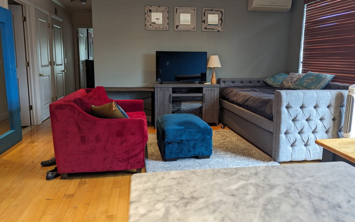 2 Bedroom apartment with private rooftop terrace and parking in Windsor