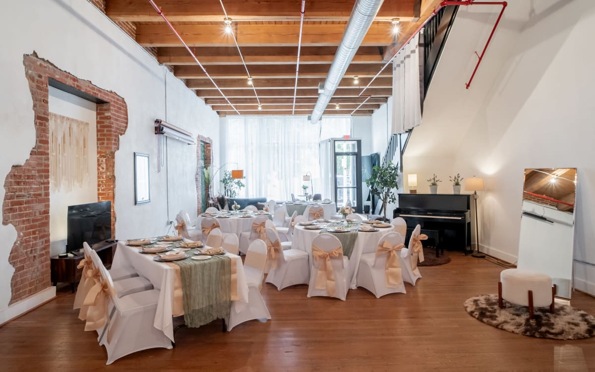 Beautiful Daylight Bridal Shower Suite, Kansas City, MO Event Peerspace