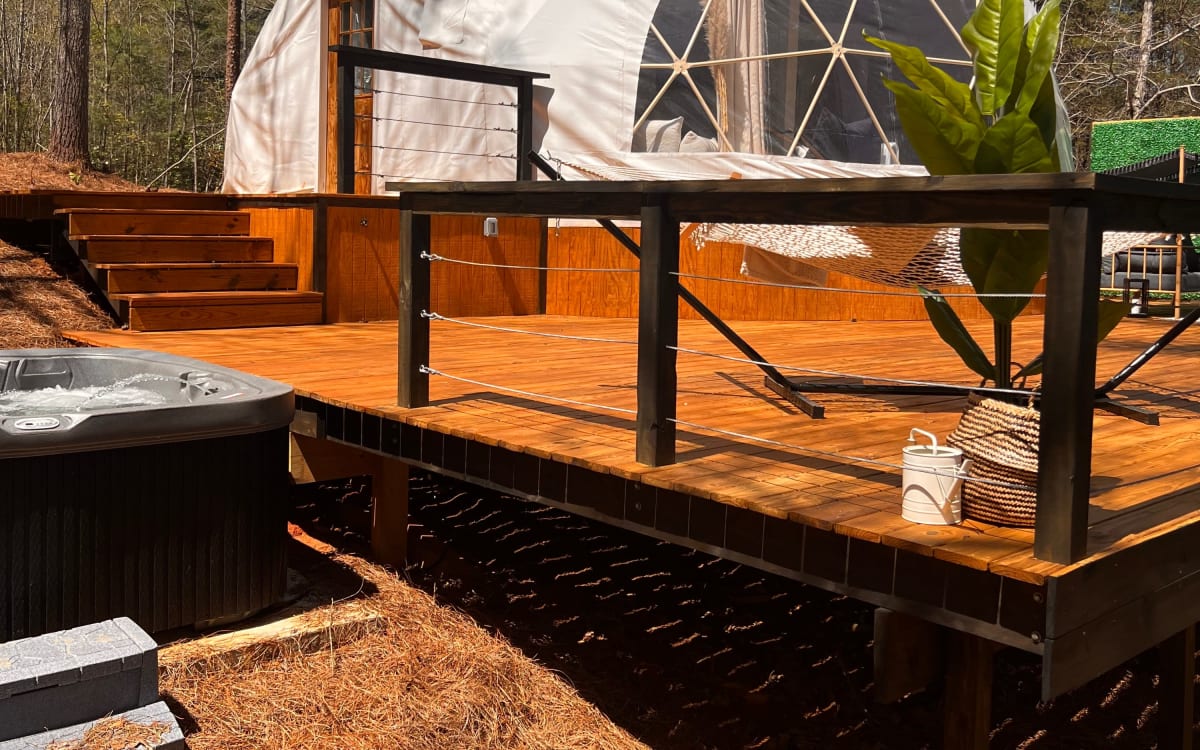 Glamping Geodesic Dome with Large Movie Theater Deck Hottub in Wooded