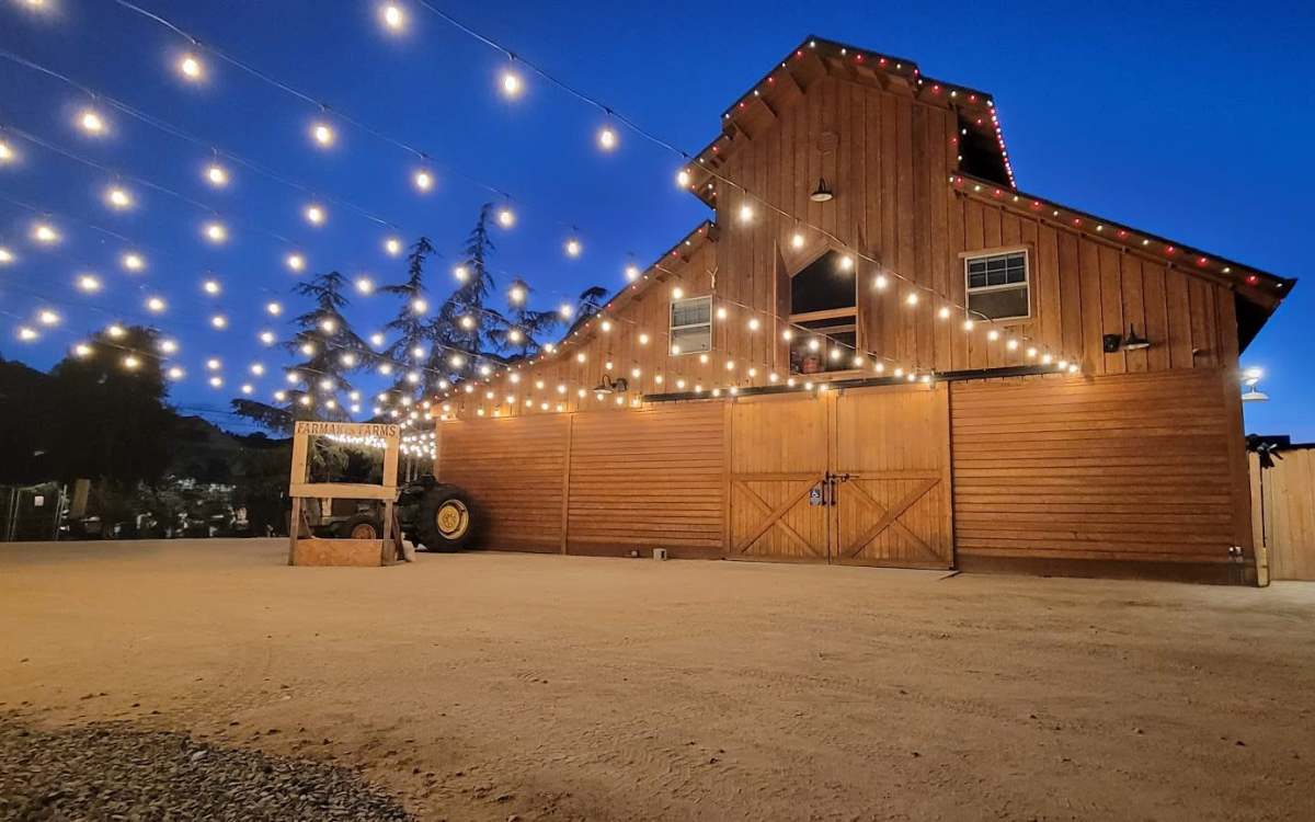 Rustic BARN and CHRISTMAS TREE FARM. Country living in the city ...
