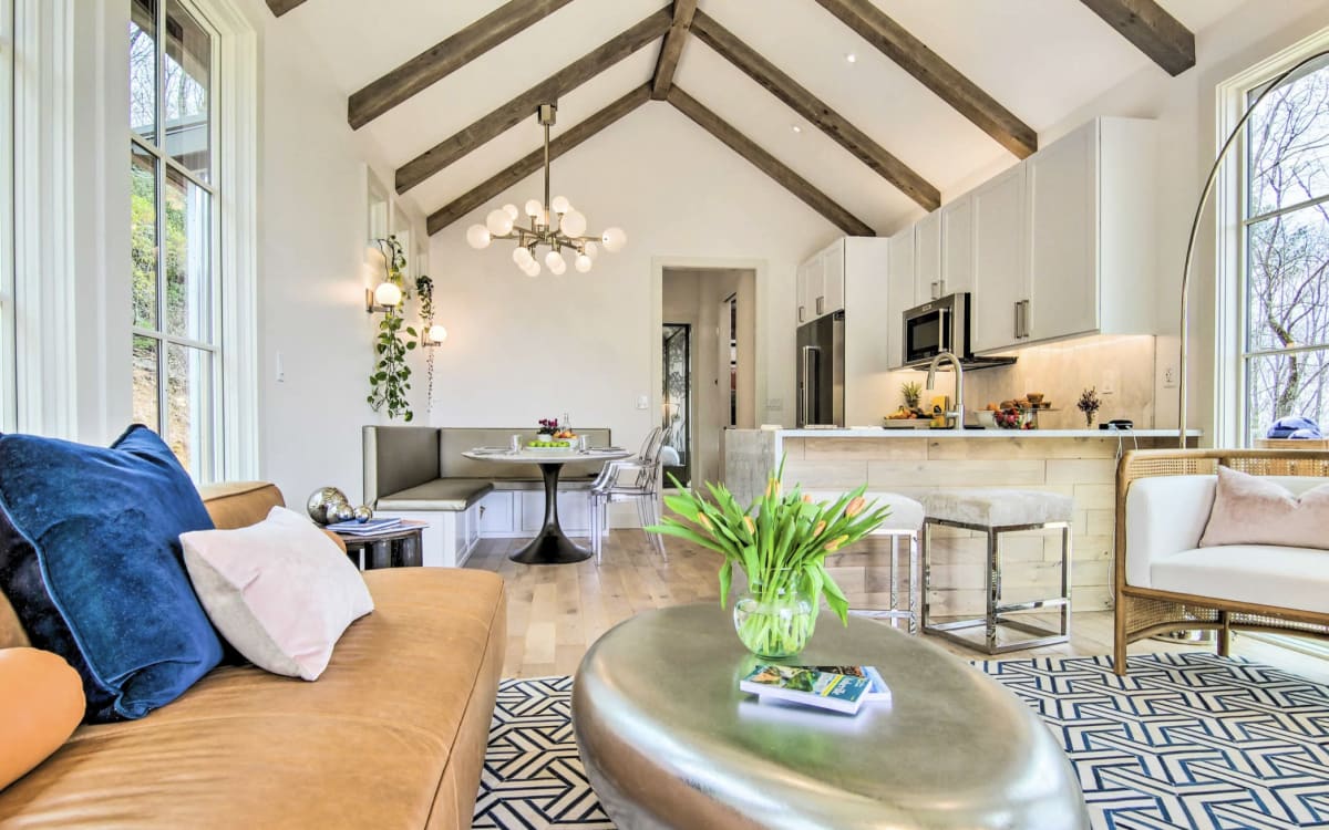 Chic Luxury Mountaintop Cabin, Asheville, NC Production Peerspace