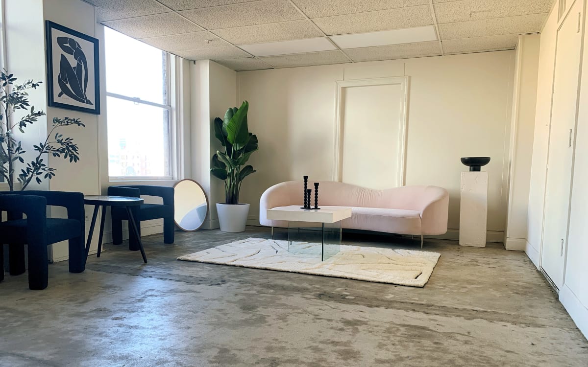 Modern Downtown Loft Suite with Lots of Natural Light and Stunning ...