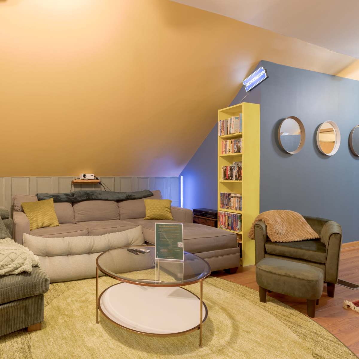 LUXE Vintage Green Loft - 10min to Downtown, Movie Rm, Student & Family-Friendly in Chicago Image in Canaryville, Chicago, IL
