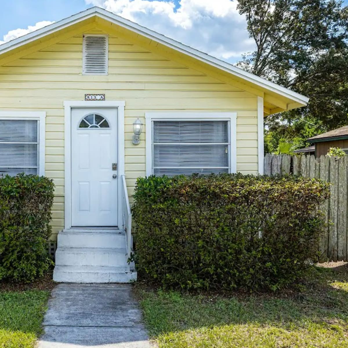 Old Florida Bungalow Cottage, Tropical Courtyard & Hot Tub in Largo Image in Largo, Largo, FL