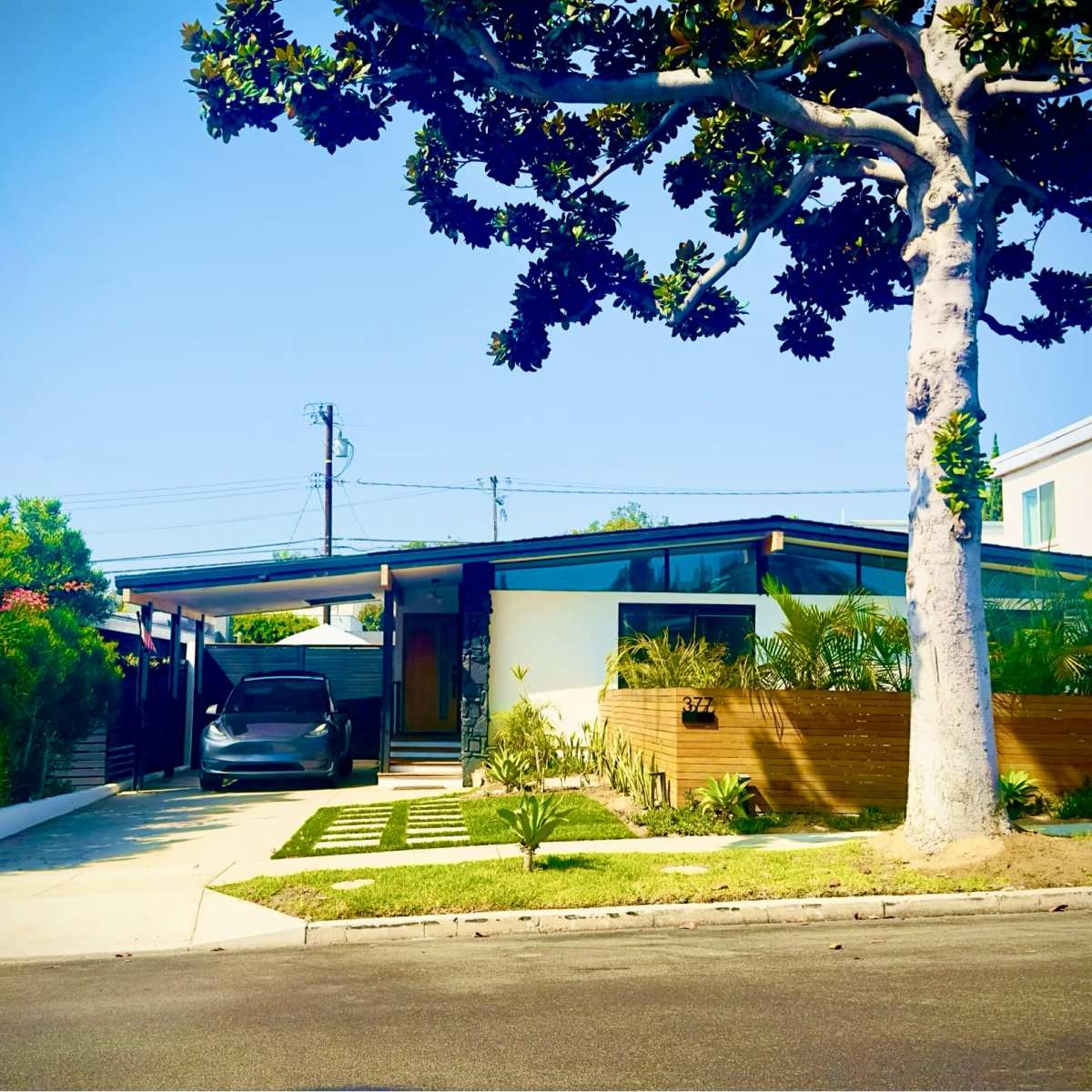 Mid-Century Modern Beach Villa House, long beach, CA | Production ...