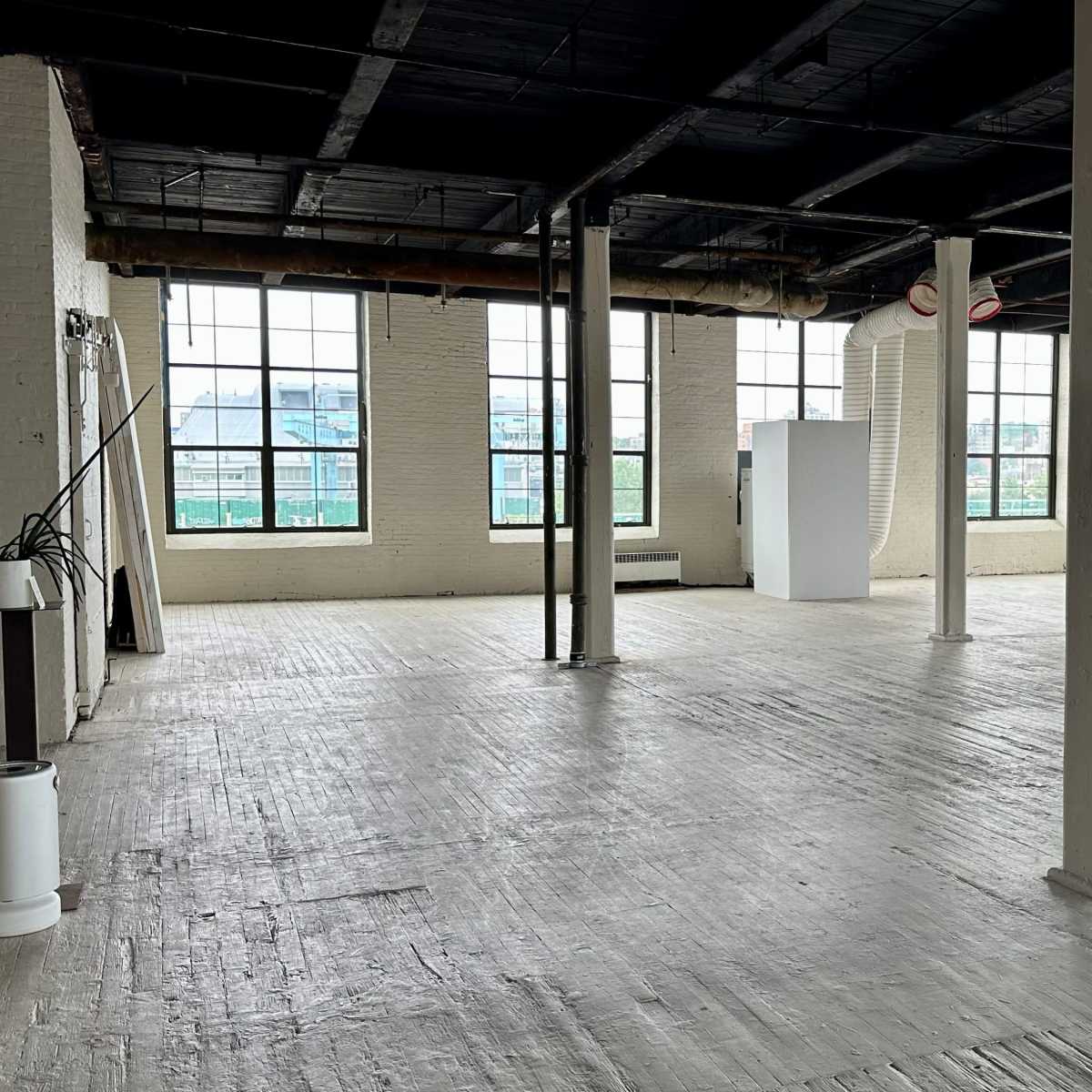 Sunlit Waterfront Red Hook Loft, 8,000 sq ft - Fully Equipped Photo ...