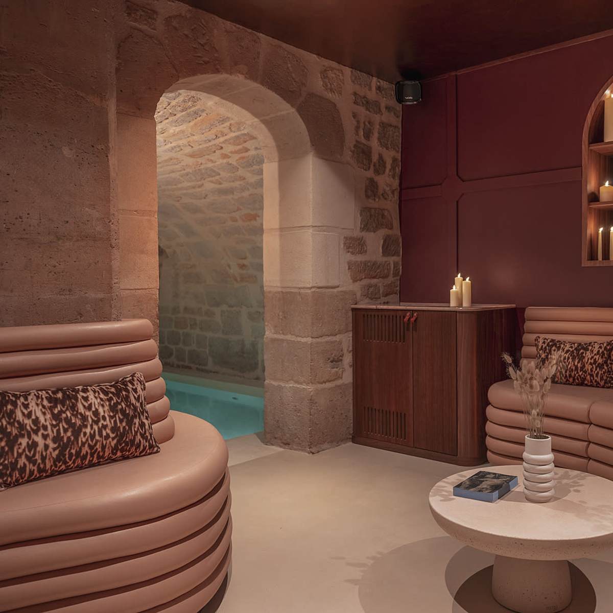 Le Boudoir des Muses vous accueille dans un environnement intimiste et chaleureux dans le coeur du Marais. in Paris 3eme Arrondissement Image in Les Archives, Paris 3eme Arrondissement, 