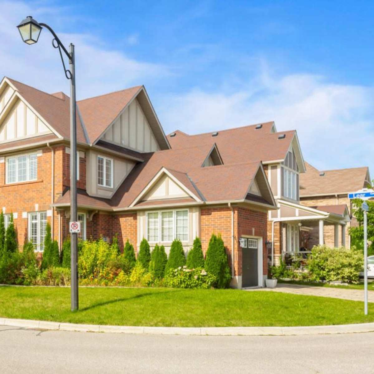 Modern, Classic and Cozy Family Home in Toronto - A film makers dream in Milton Image in Willmott, Milton, ON