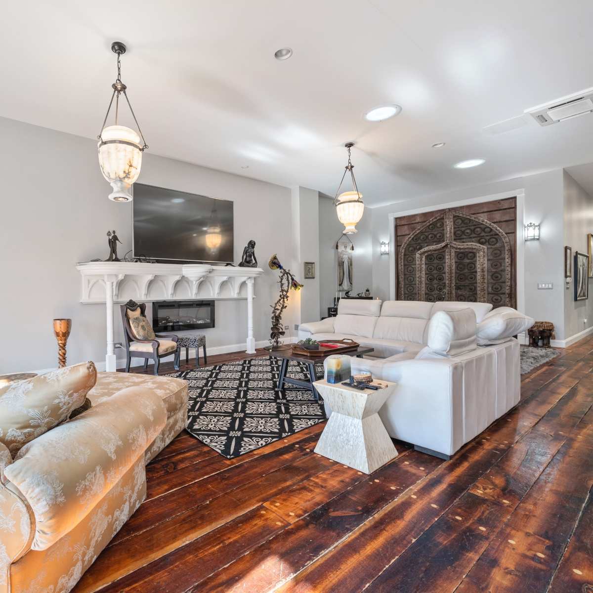 View of Gorgeous Open Floor Penthouse w/ French Doors & 2 Bedrooms, Forest Park ...