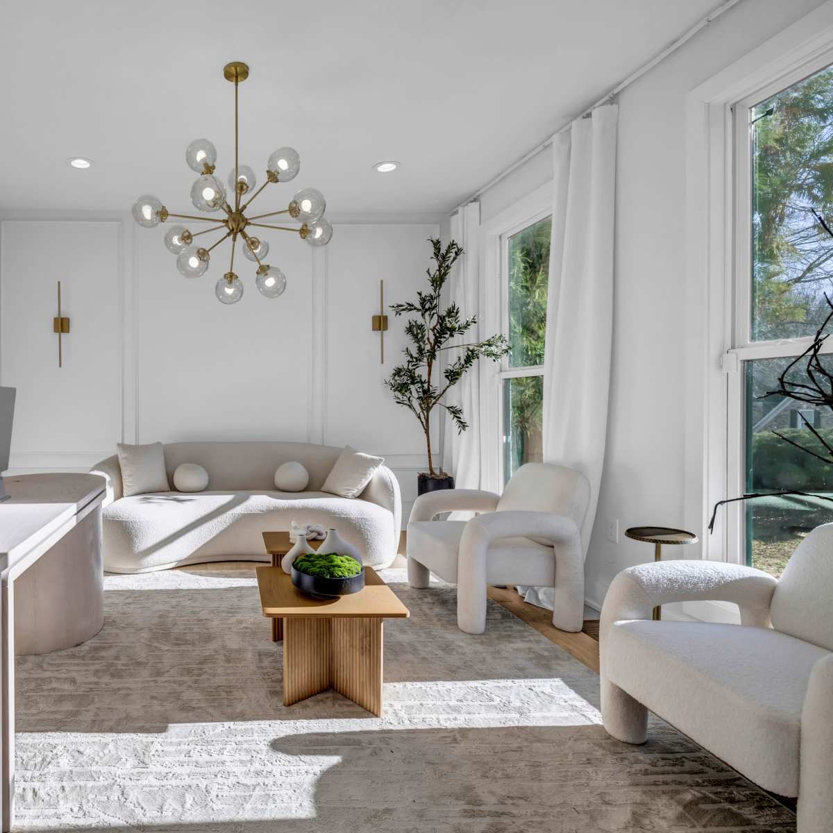 Luxurious Modern Whitehouse Haven – Ideal for Intimate Events and Productions in Mableton Image in Vinings Estates, Mableton, GA