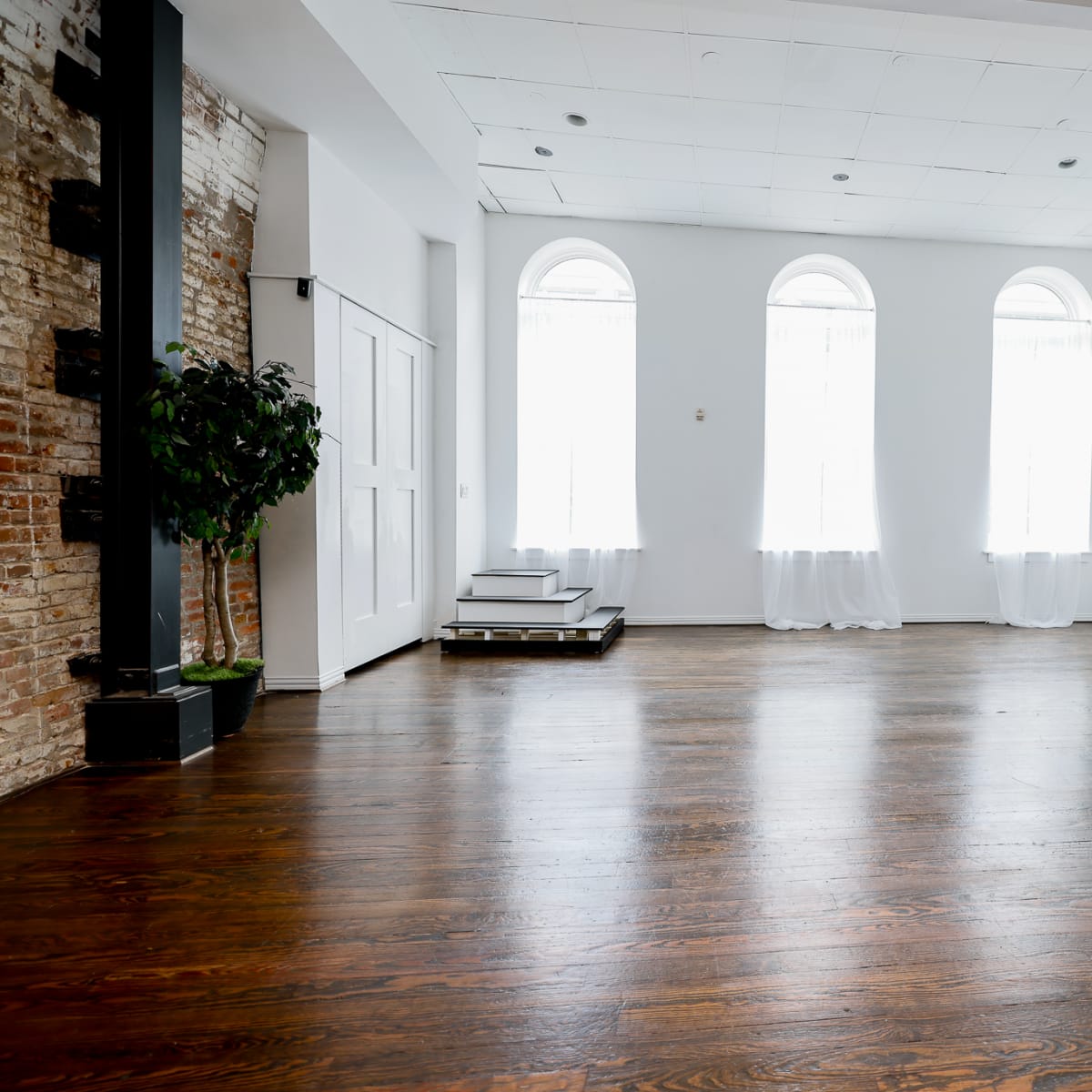 The Nellie Rose #2 | Downtown, modern-industrial condo with natural light and full bar in Houston Image in Downtown Houston, Houston, TX