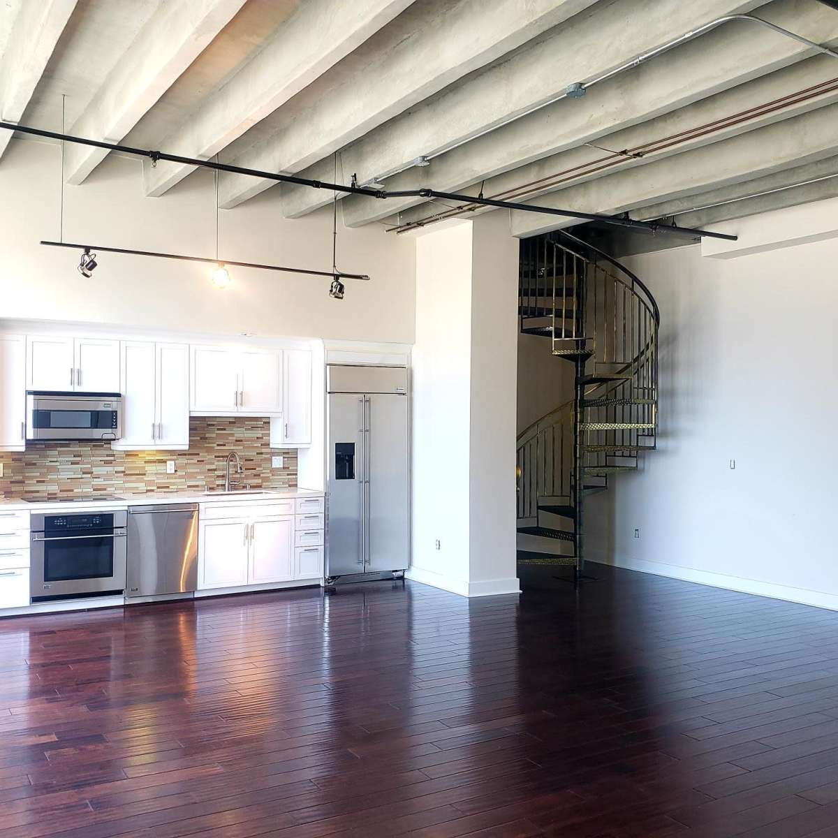 Urban Downtown Loft W/ Roof Deck, Los Angeles, CA | Production | Peerspace