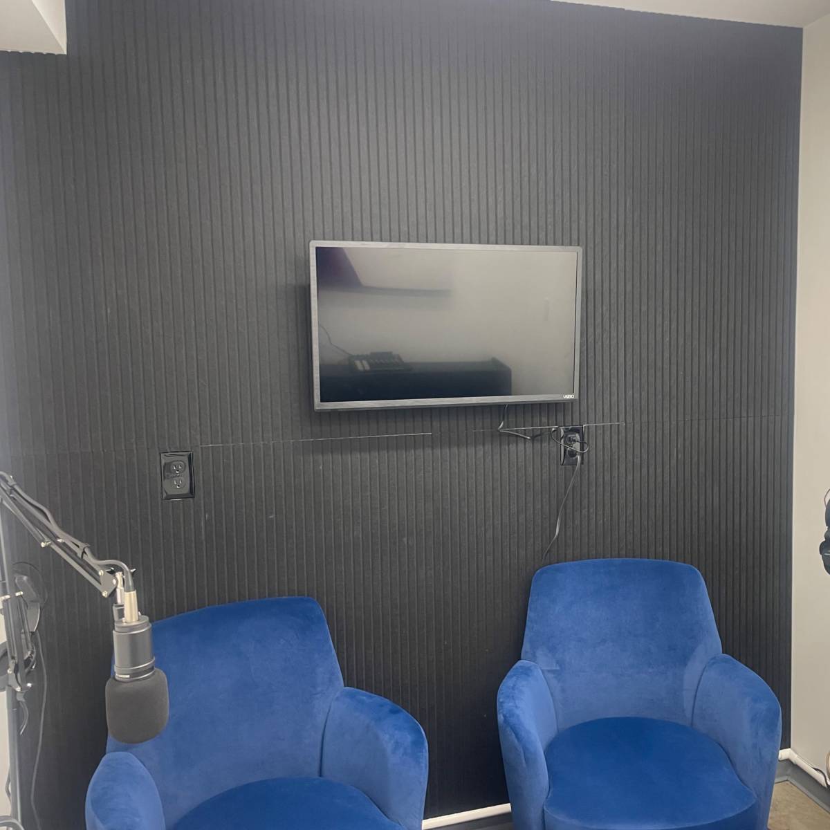Catwalk Selfie Bar - fully equipped podcast studio in Coraopolis Image in Robinson Township, Coraopolis, PA