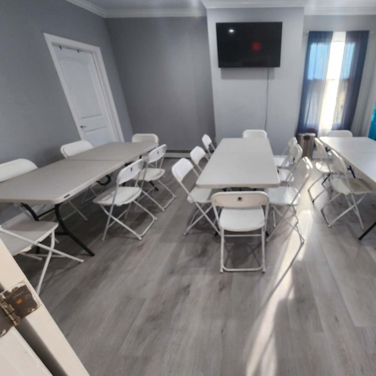 Cozy Studio Space for Photo Shoots, Makeup Artists and Small Events