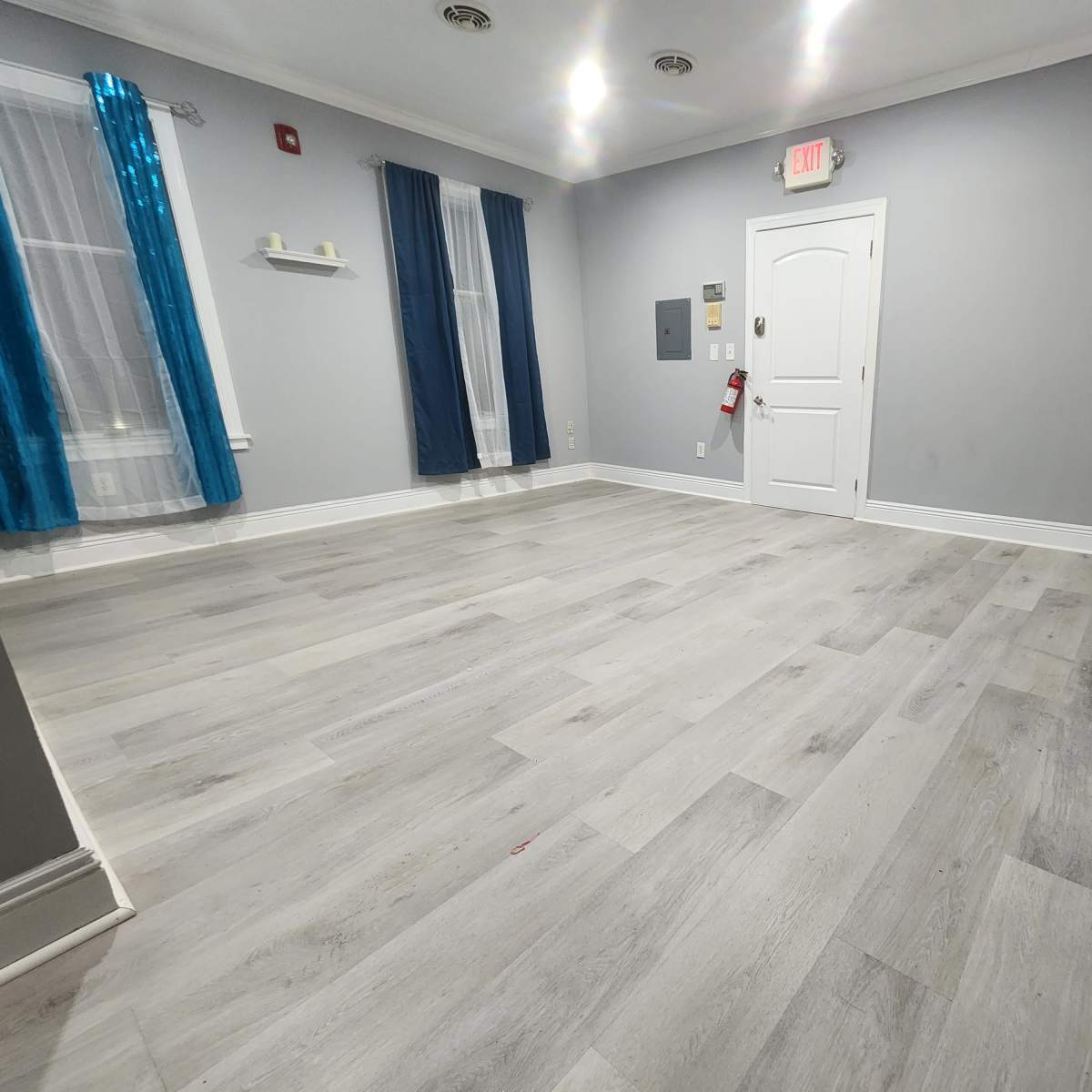 Cozy Studio Space for Photo Shoots, Makeup Artists and Small Events