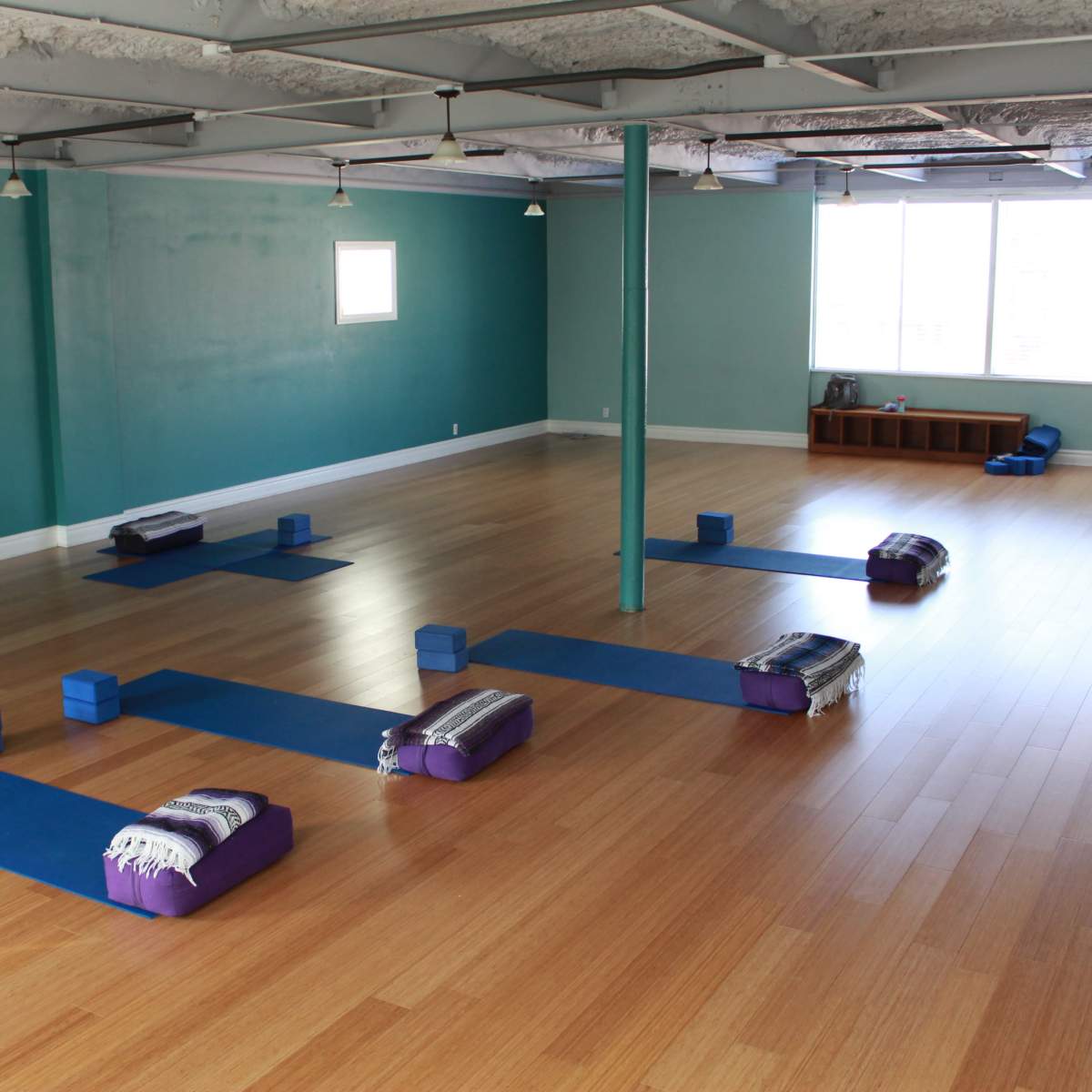 Midtown Yoga - Bright & Spacious Yoga & Wellness Loft (Equipped for Aerial & Hot Yoga) in Kansas City Image in Manheim Park, Kansas City, MO