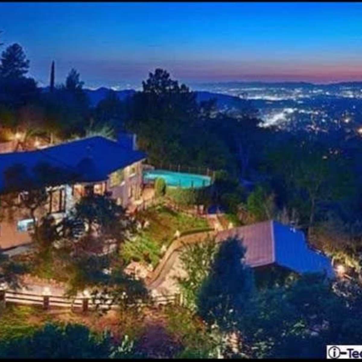Spacious Zen Castle With Canyon and Sunset View, Tujunga, CA ...