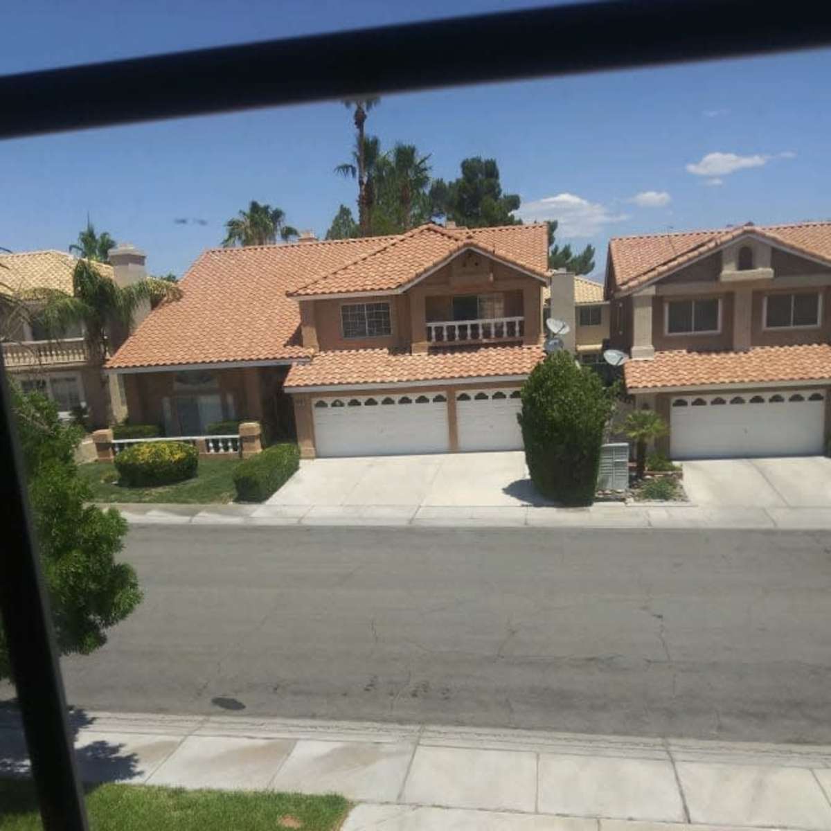 Private Swimming Pool and Den with WIFI and Big Screens in LAS VEGAS Image in Twin Lakes, LAS VEGAS, NV