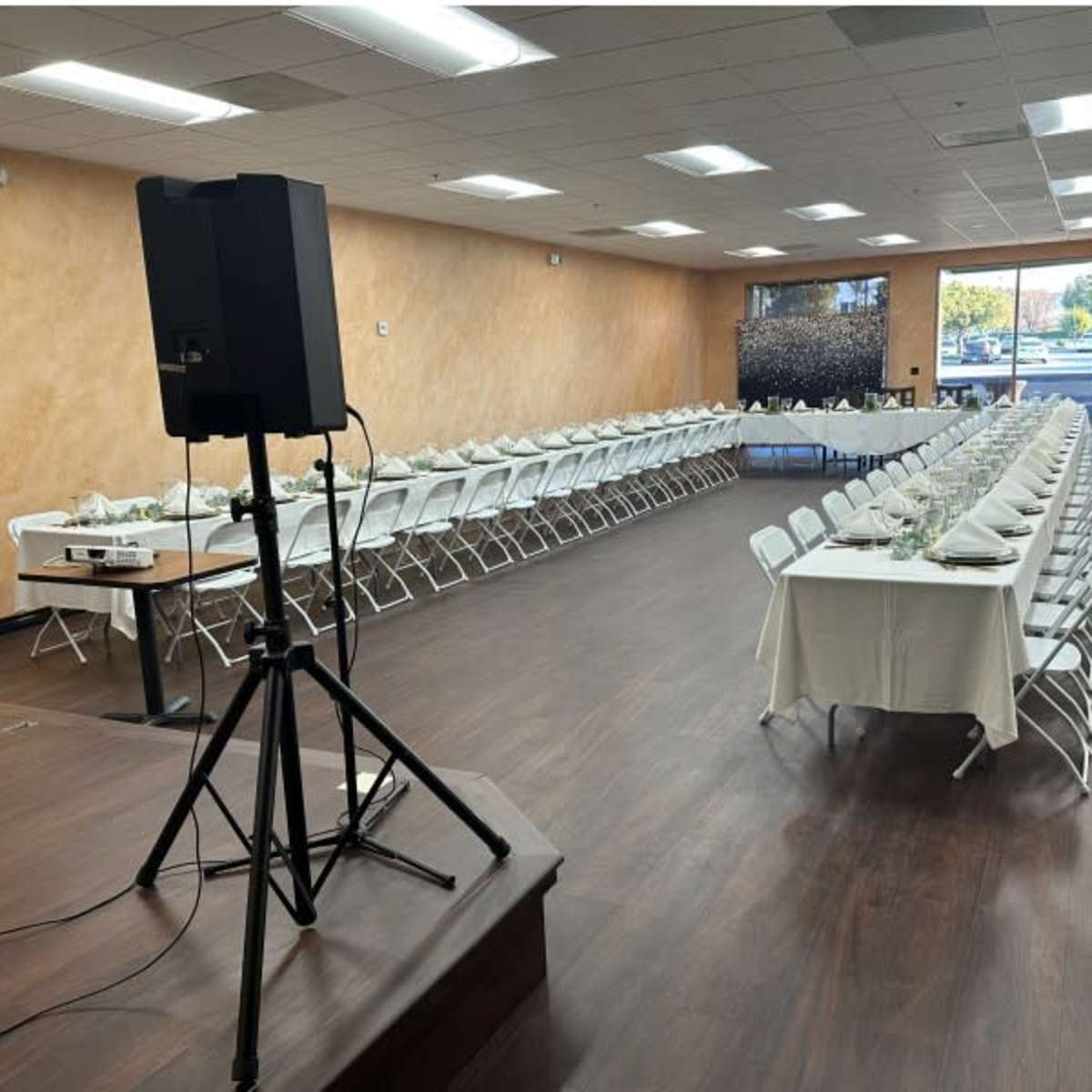 Roomy adjacent to Mediterranean restaurant. Very convenient location by freeway exits. in Murrieta Image in Murrieta, Murrieta, CA