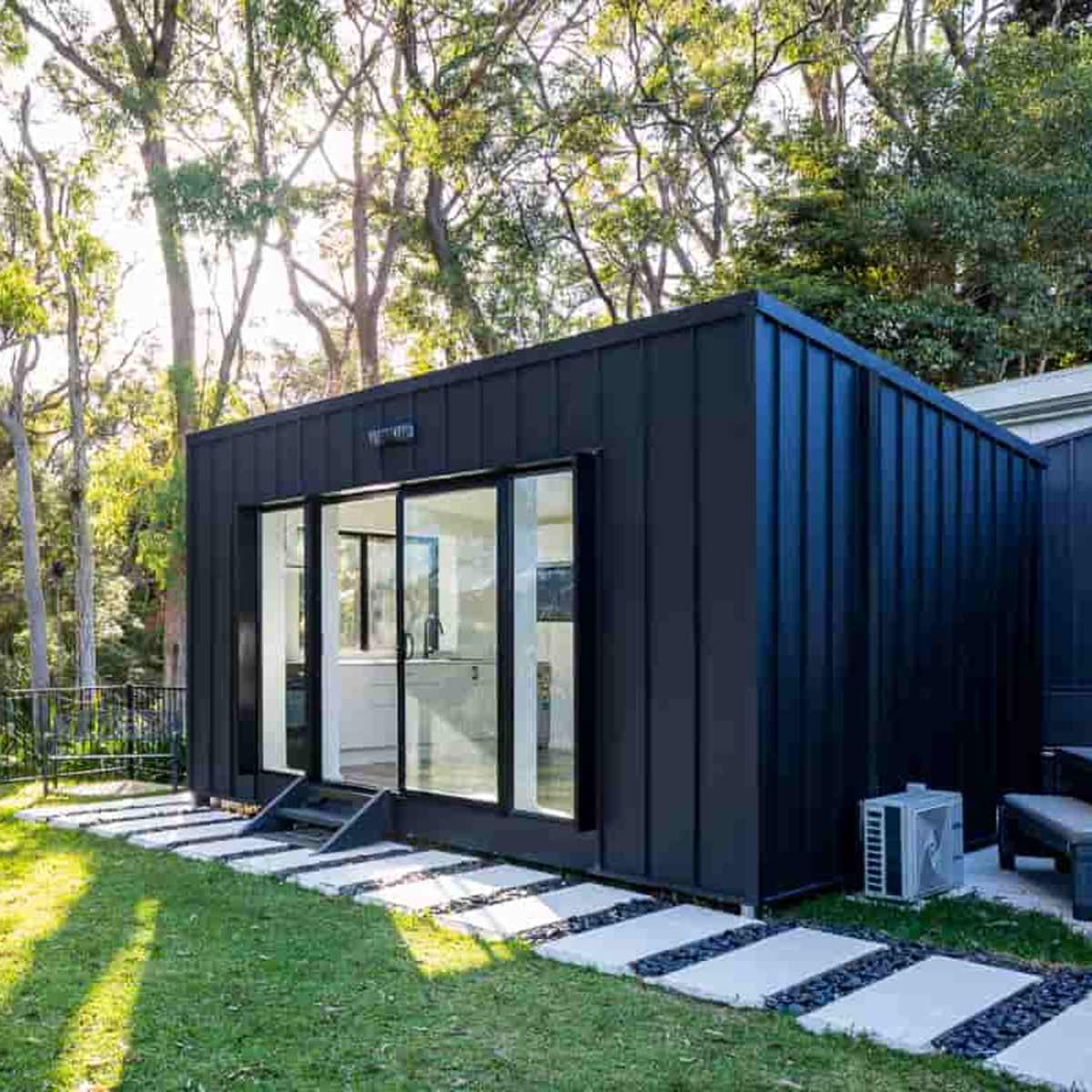 Tranquil Bush Retreat with Serene Garden Oasis at Nature's Edge in Engadine, Sydney Image in Engadine, Engadine, Sydney, NSW