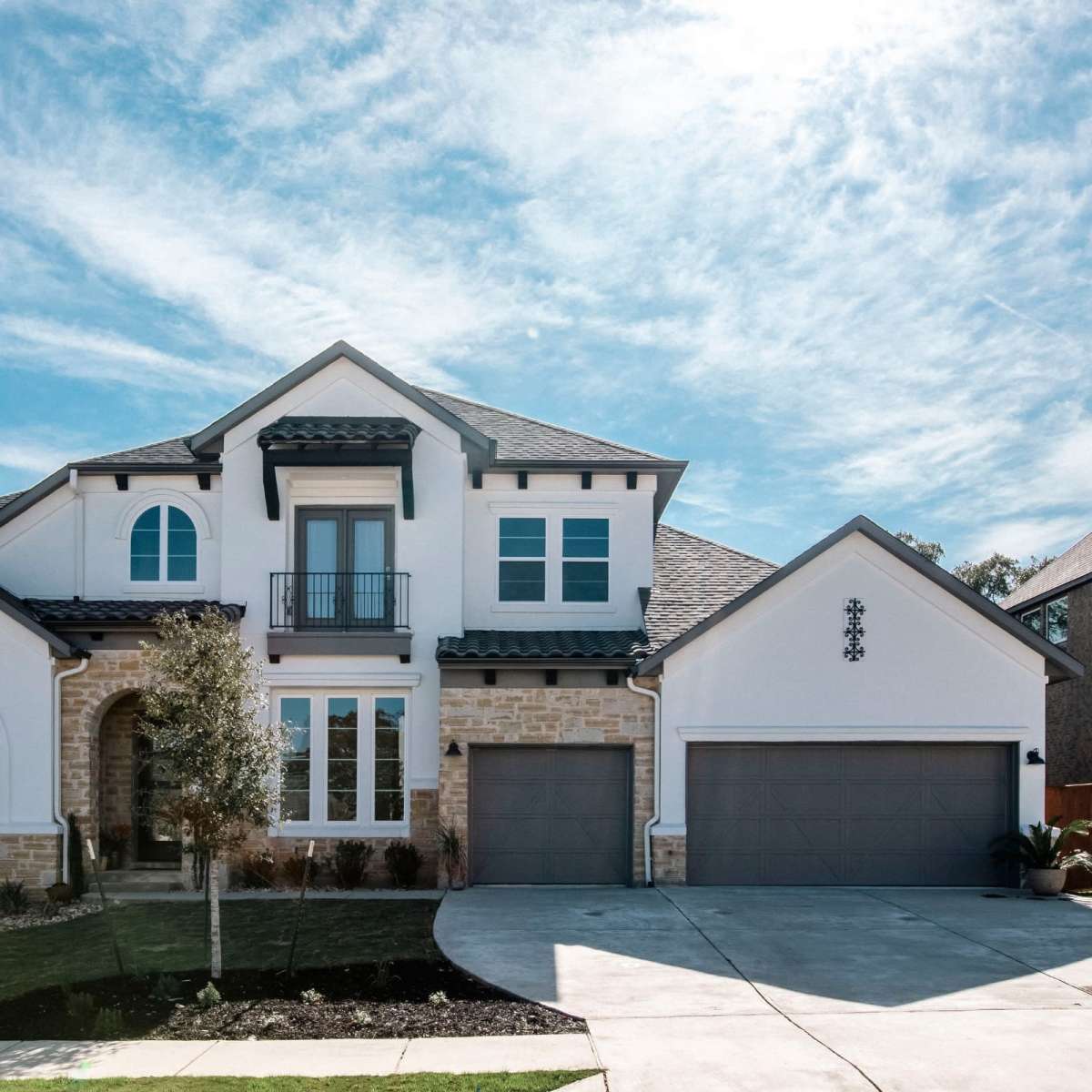 Modern Home with Tons of Natural Light, Designed for Photo Shoots, Luxury Boudoir/Bridal/Maternity Wardrobe, Large Tub for Milk Bath Sessions, Experienced with Commercial Shoots in Cedar Park Image in North Buttercup Creek, Cedar Park, TX