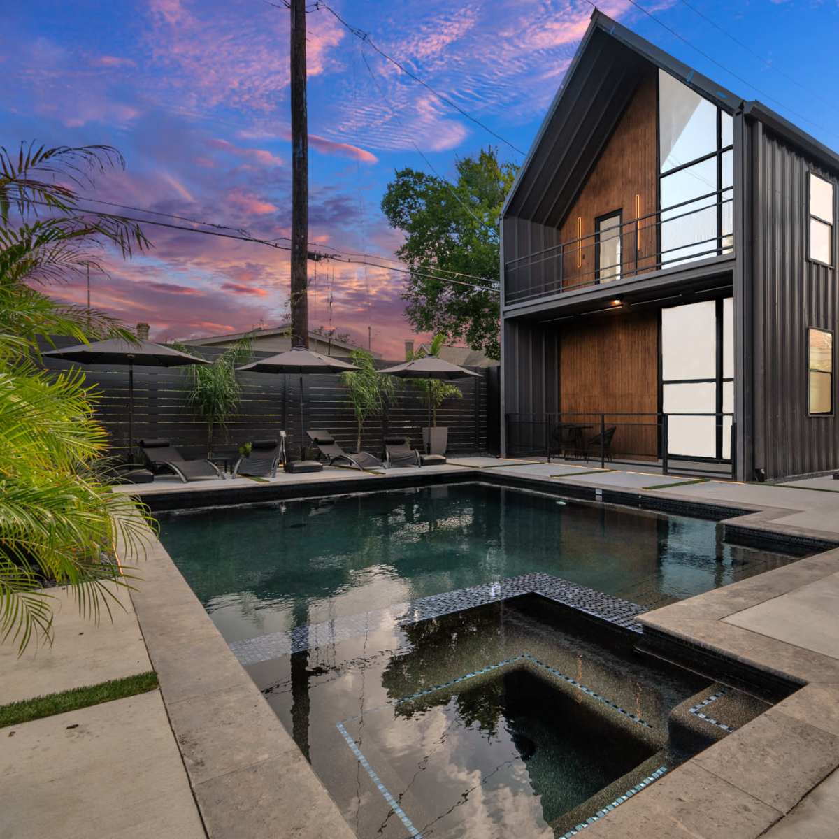 Downtown Private Oasis with Luxurious Spacious Loft in Houston Image in Greater Third Ward, Houston, TX