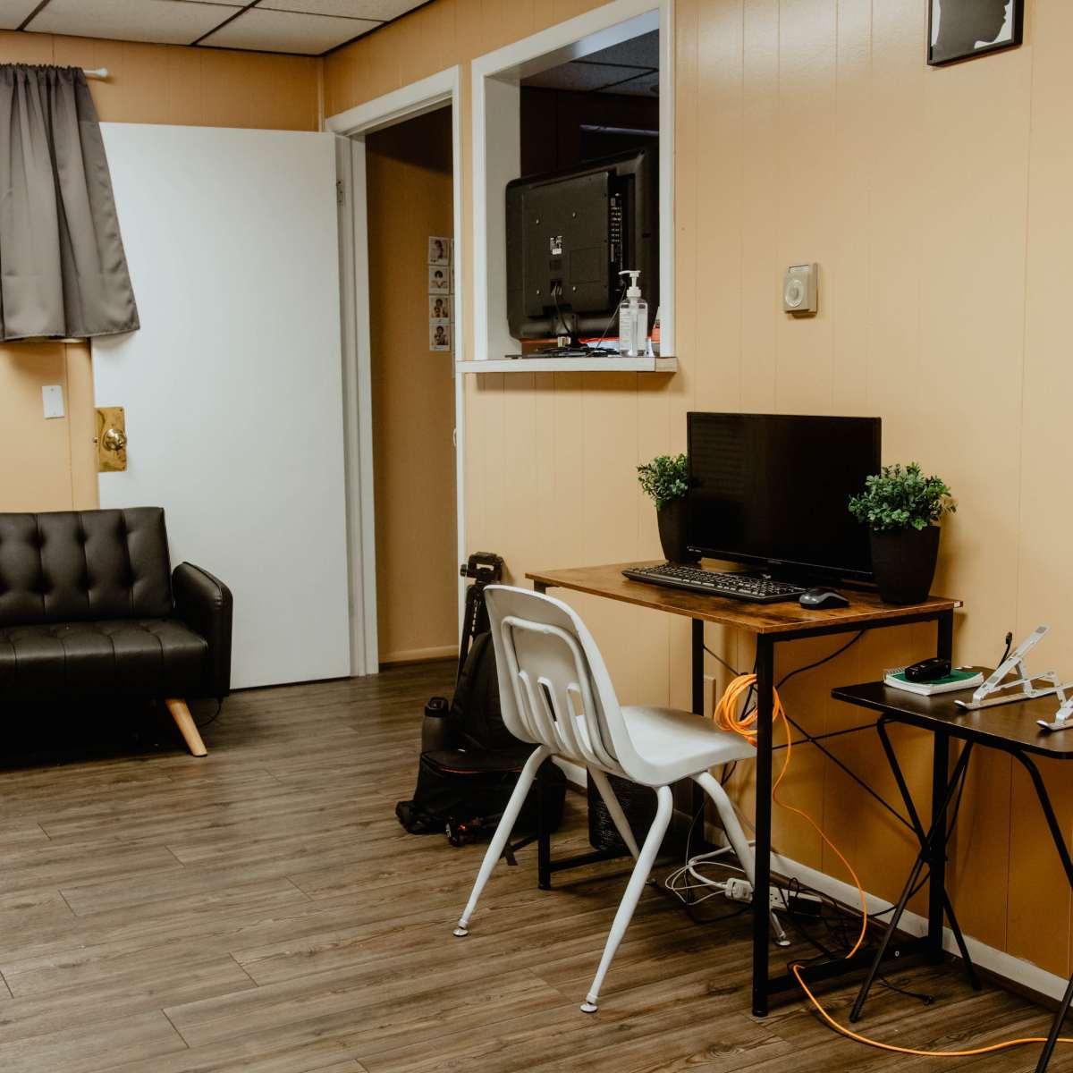 Minimalist Styled Creative Studio, Toledo, OH | Production | Peerspace
