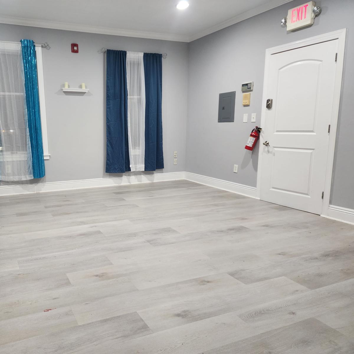 Cozy Studio Space for Photo Shoots, Makeup Artists and Small Events