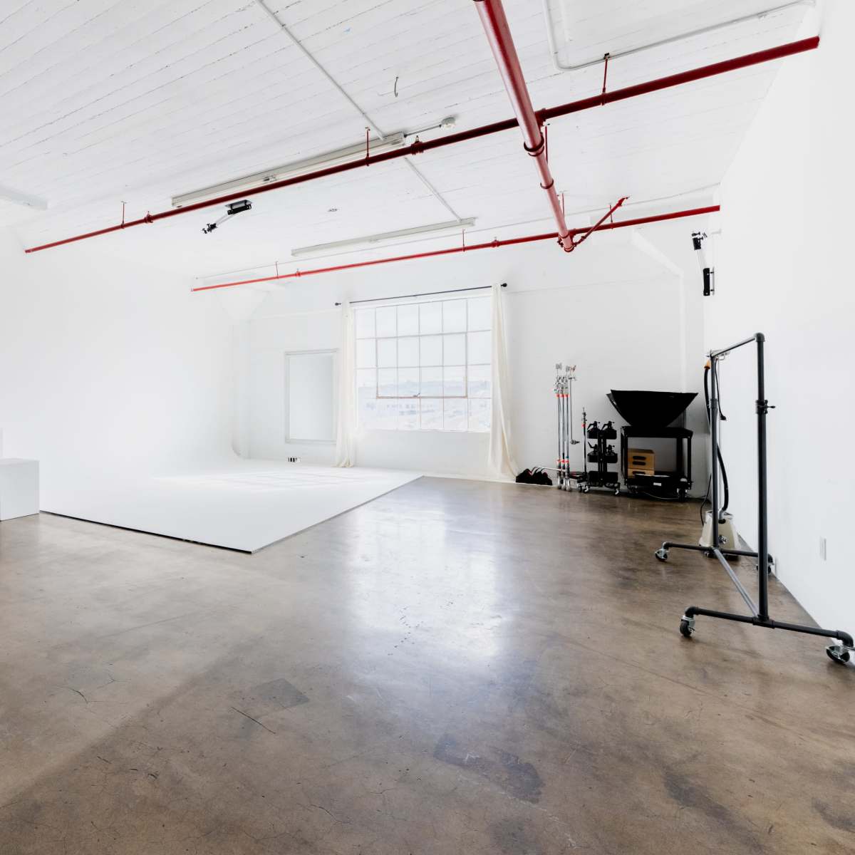 White, Natural Light Studio with Cyc Wall, Equipment, and AC | DTLA [01] in Los Angeles Image in Central LA, Los Angeles, CA