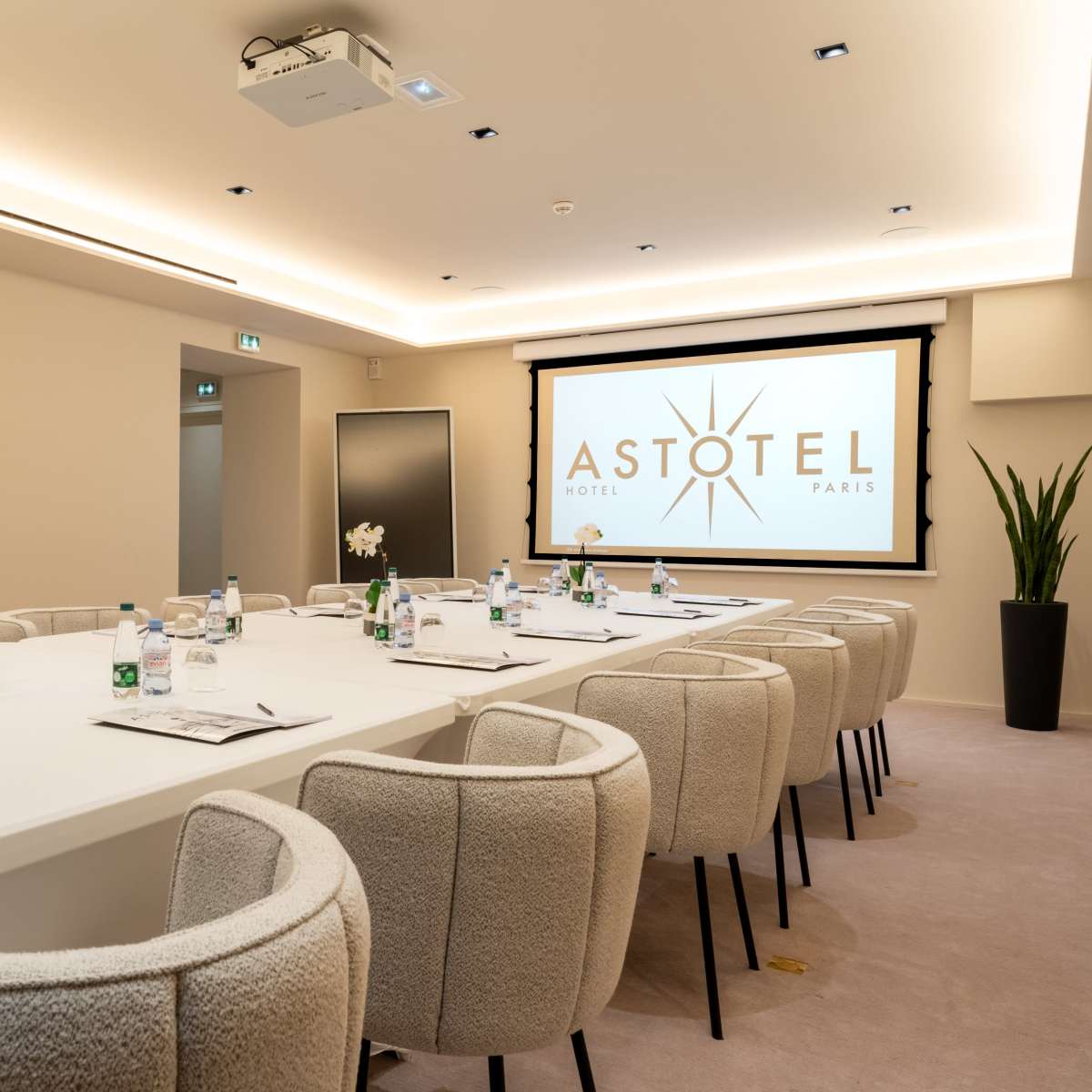 Salle de réunion - hôtel 4 étoile - quartier Opéra Paris in Paris Image in Chaussée-d'Antin, Paris, 