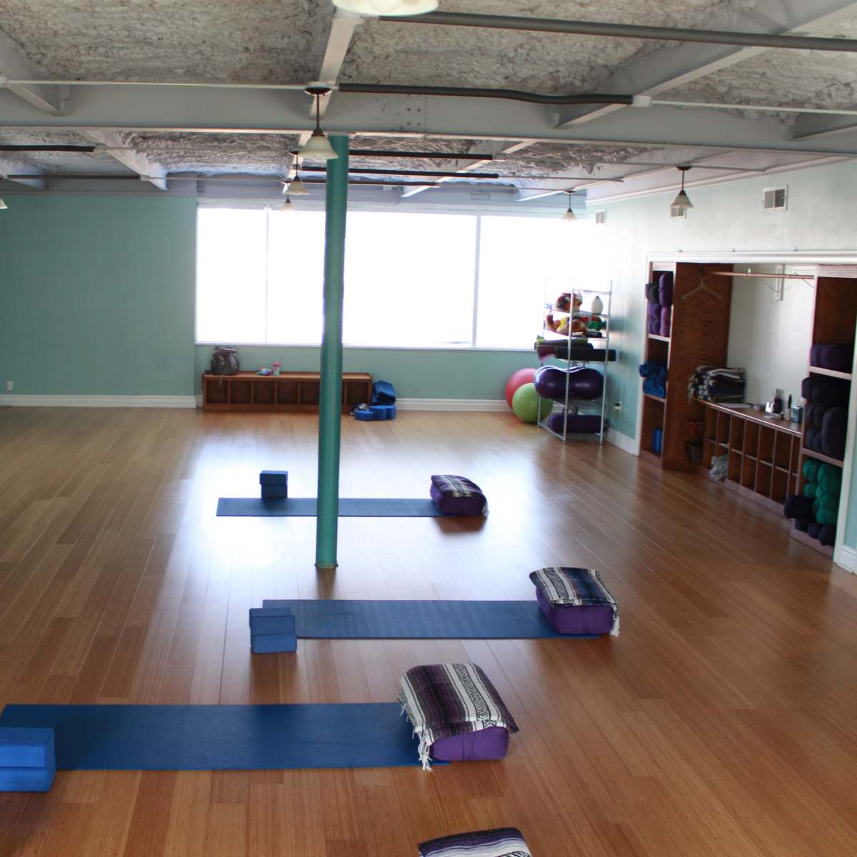 Midtown Yoga - Bright & Spacious Yoga & Wellness Loft (Equipped for Aerial & Hot Yoga) in Kansas City Image in Manheim Park, Kansas City, MO