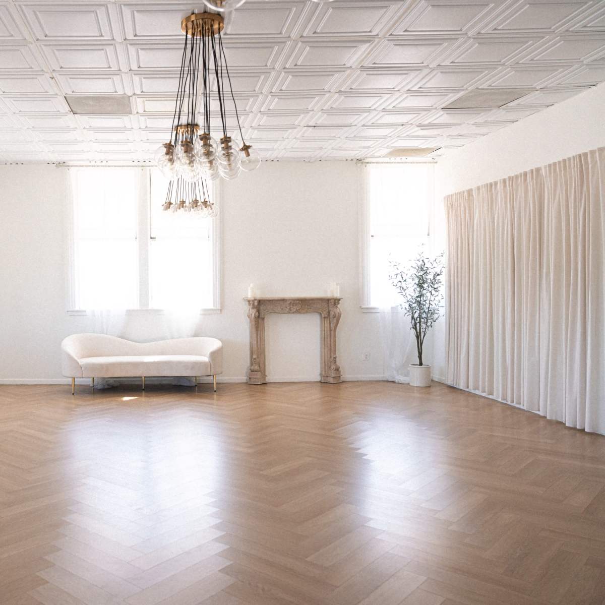 Spacious French Apartment Studio with Natural Light in Glendale Image in Pacific - Edison, Glendale, CA