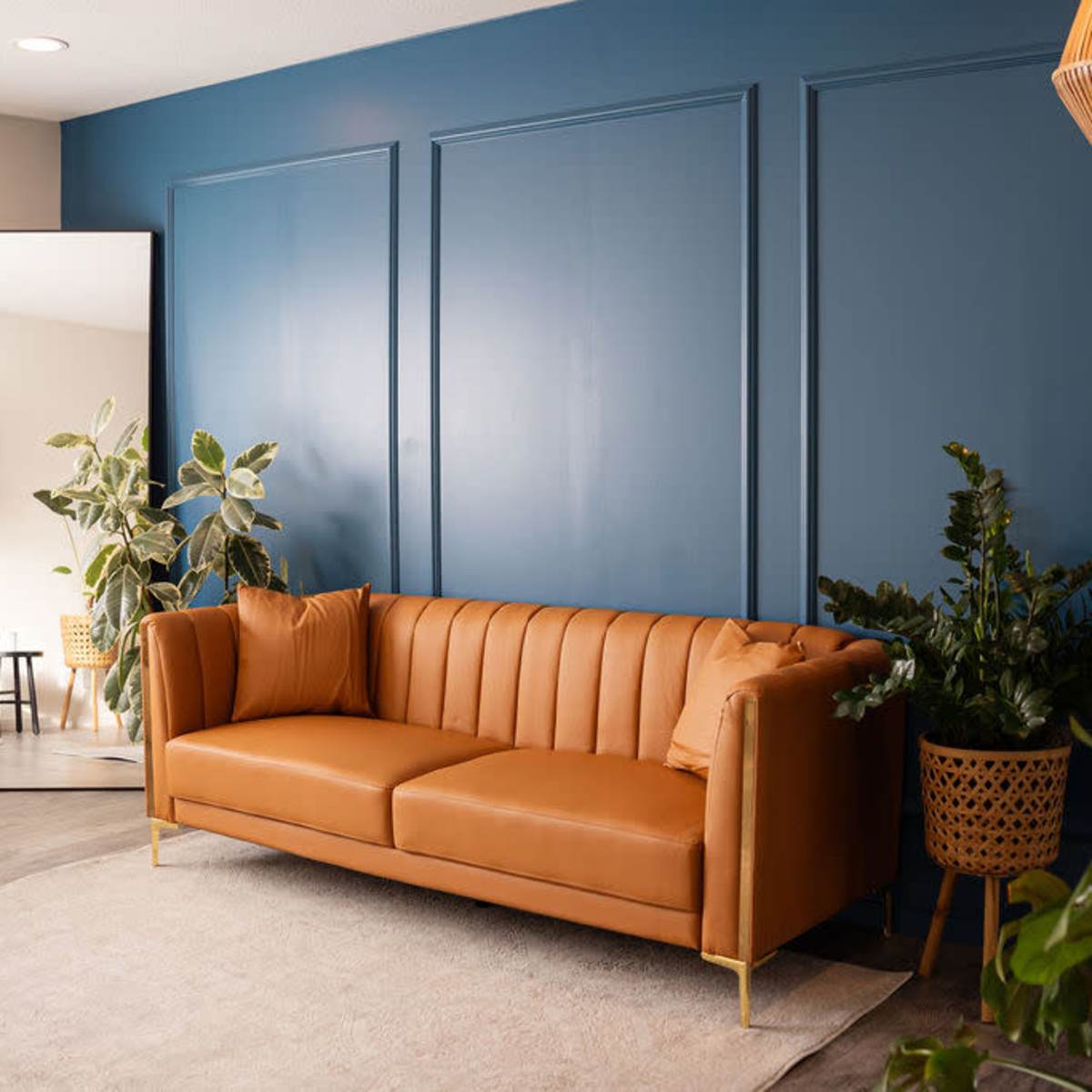 2 Neutral & Bold Natural Light Photo Studios in Huntington Beach Image in Oak View, Huntington Beach, CA