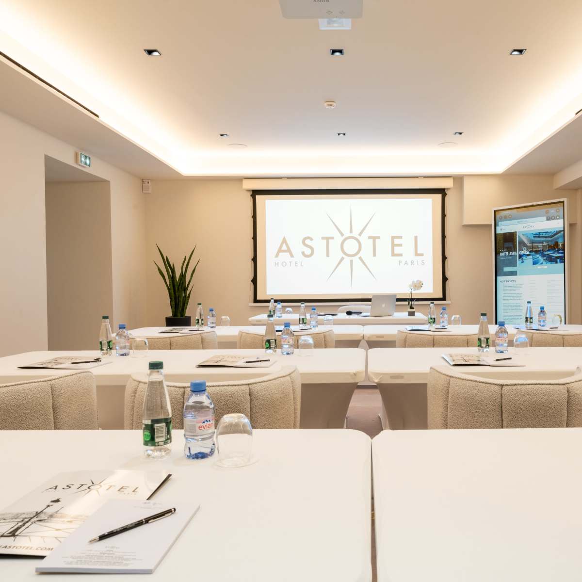 Salle de réunion - hôtel 4 étoile - quartier Opéra Paris in Paris Image in Chaussée-d'Antin, Paris, 