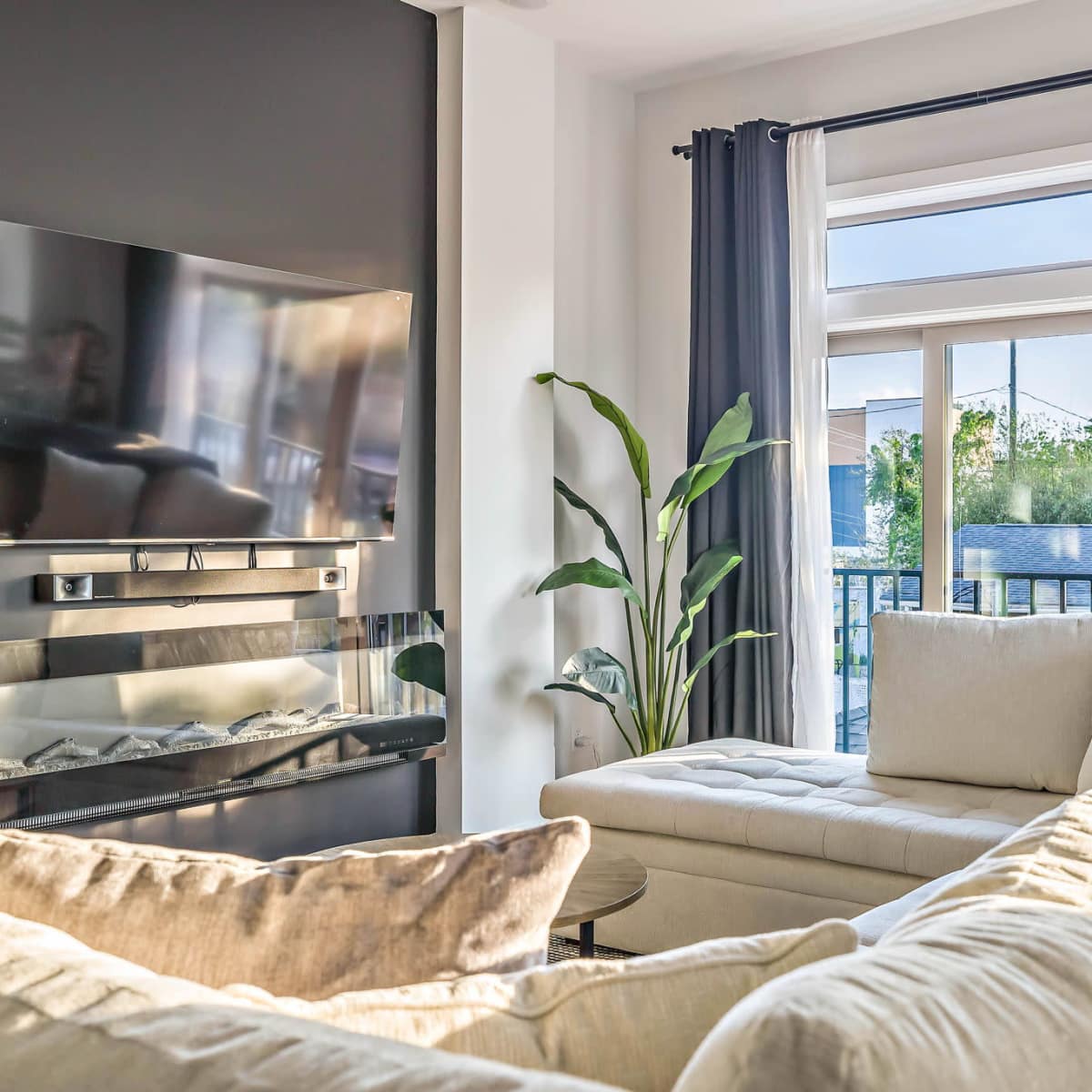 New townhome near Nissan Stadium and Downtown. Generous sunlight and skyline views. in NASHVILLE Image in East Nashville, NASHVILLE, TN