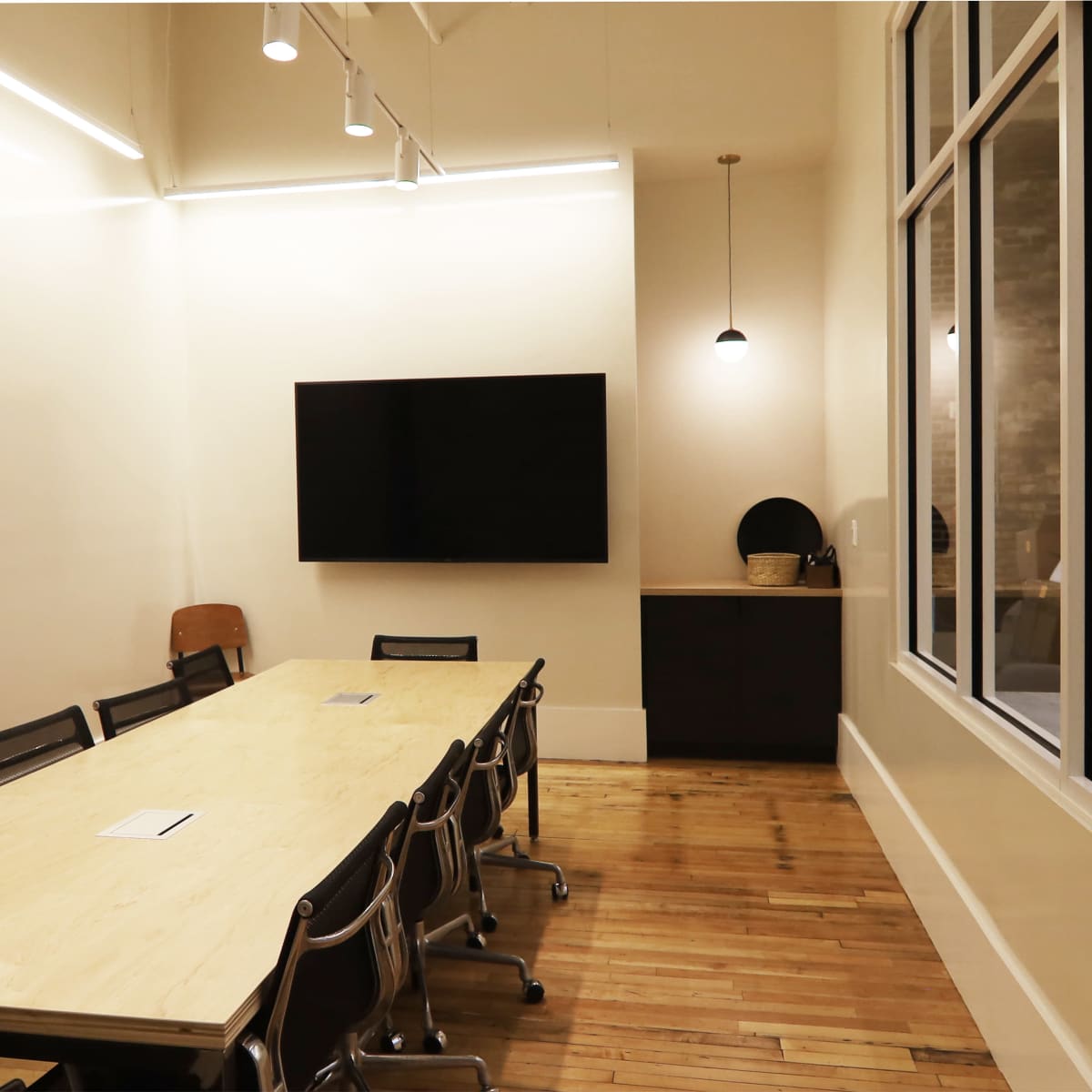 Stylish, Gorgeous Meeting Room in Cool Boston Location in Boston Image in Jamaica Plain, Boston, MA
