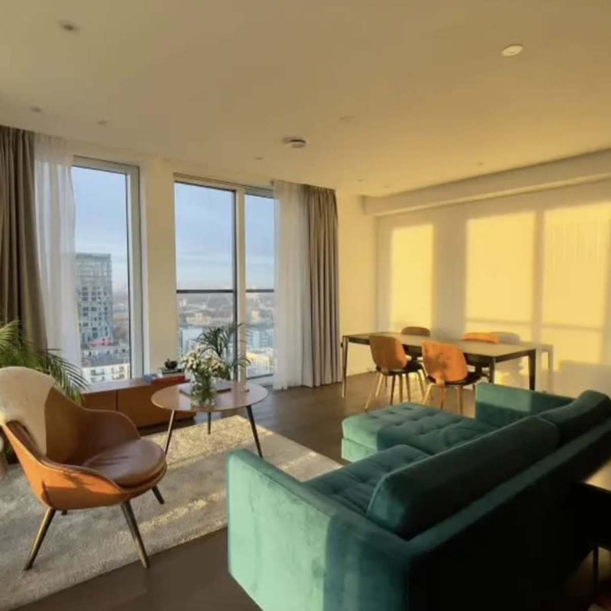 Natural Sun Light Skyline City View Cozy Modern Apartment in London Image in East Village, London, ENG