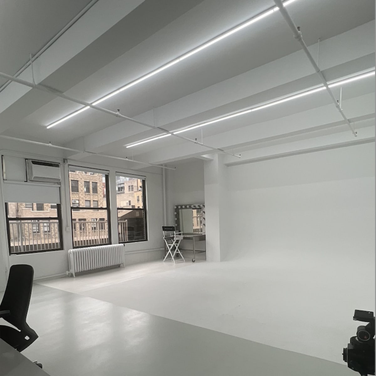 Photo inspiration: Fresh Look at Fashion District Studio With Daylight And Cyc Wall New York