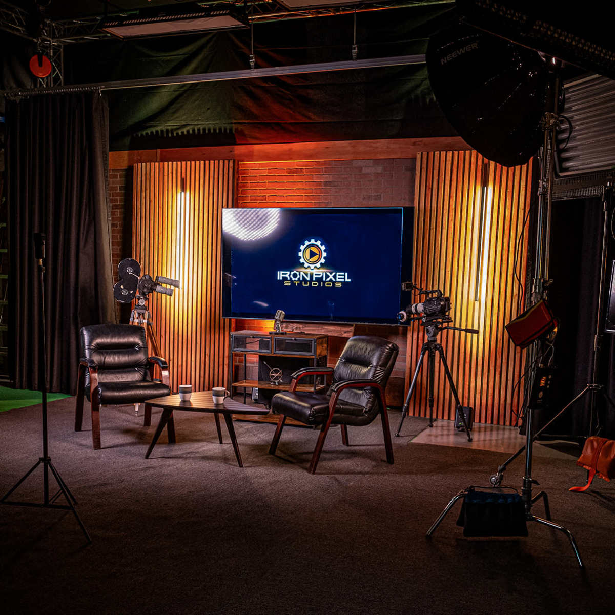 Pro level Podcast Set, 5 miles south of downtown Orlando. 10 min away from Orlando International Airport. in Orlando Image in Pine Castle, Orlando, FL