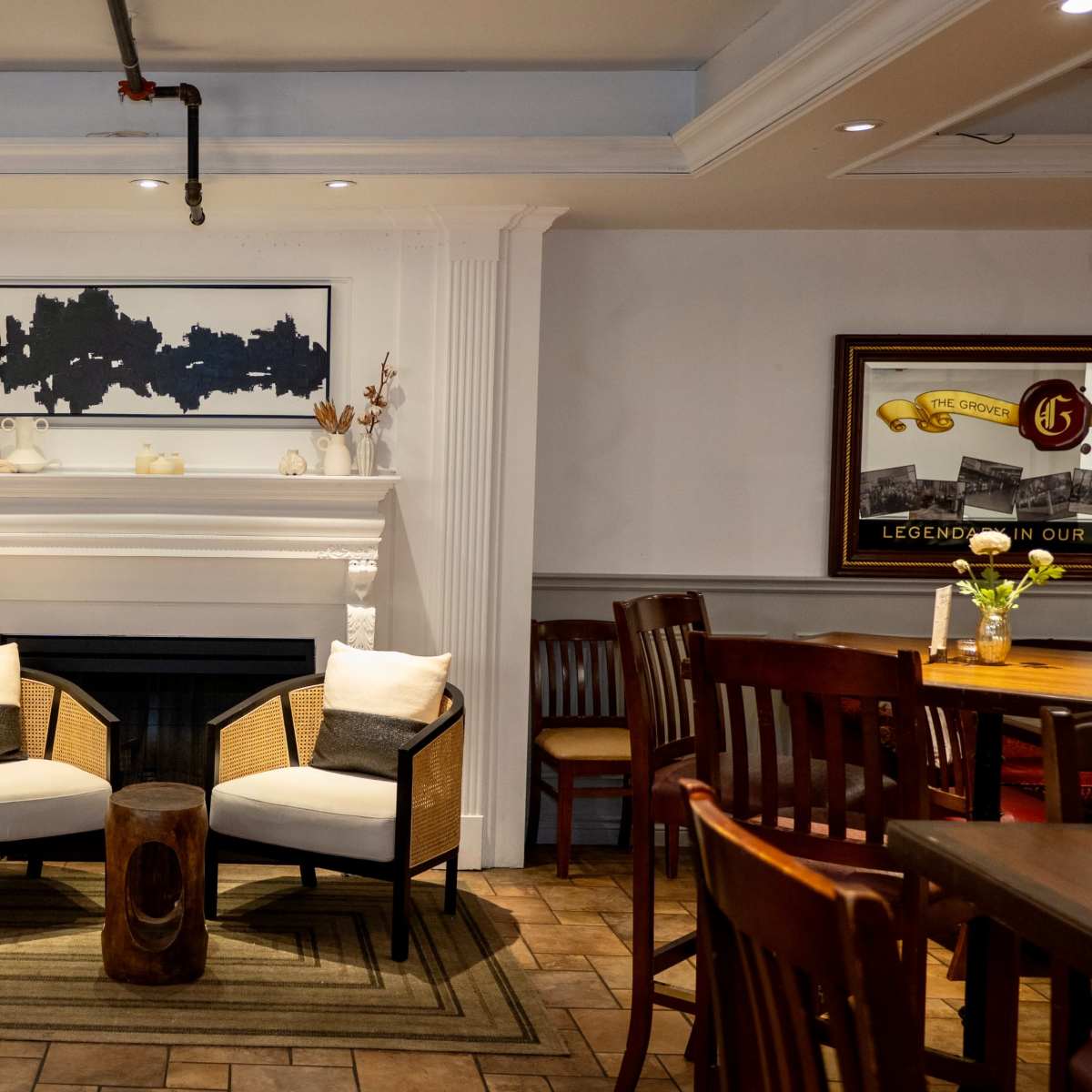 Classy and cozy lounge and bar in Toronto Image in Upper Beaches, Toronto, ON
