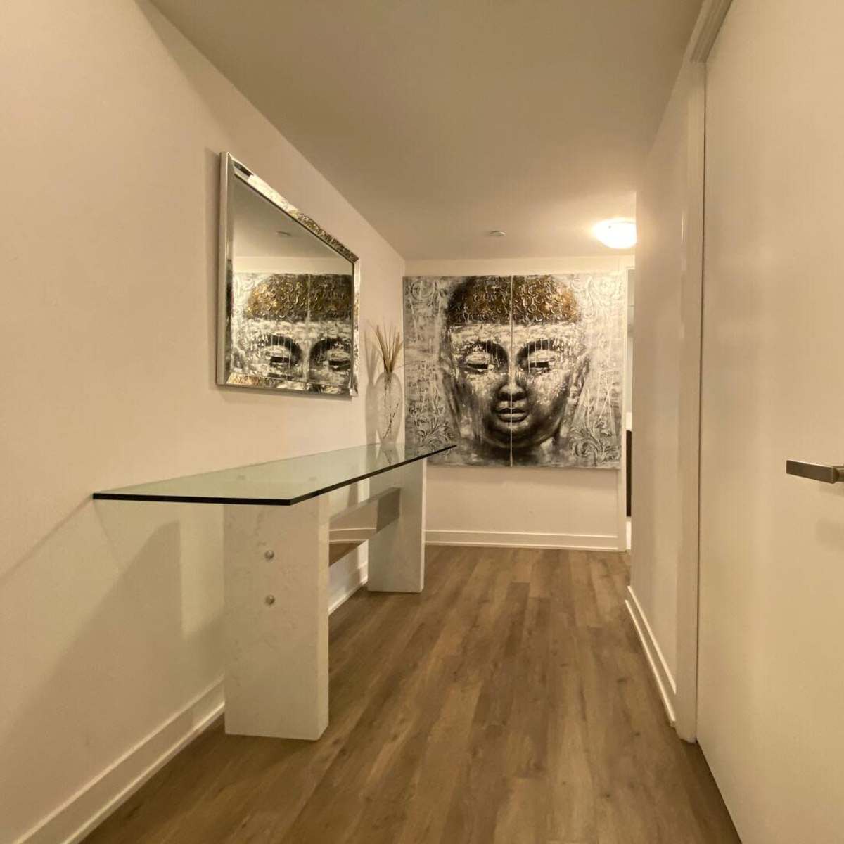 Midtown Modern, Chiq Condo with Big Balcony in Toronto Image in Sherwood Park, Toronto, ON