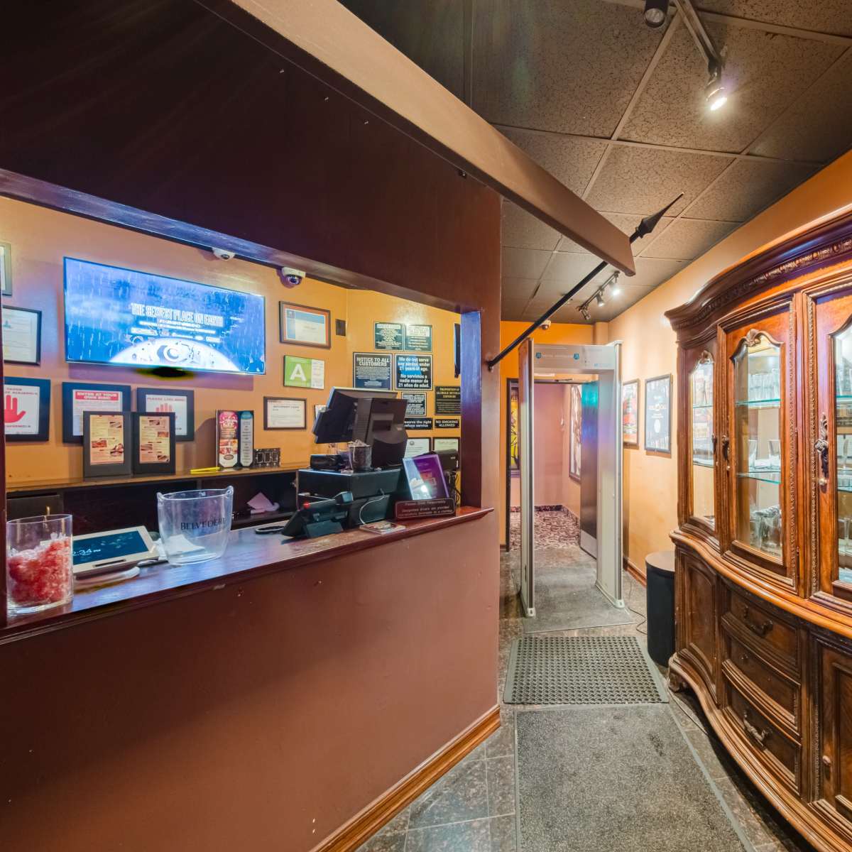 DAMES N GAMES RETRO CHIC HOLLYWOOD GENTS CLUB, Los Angeles, CA Off