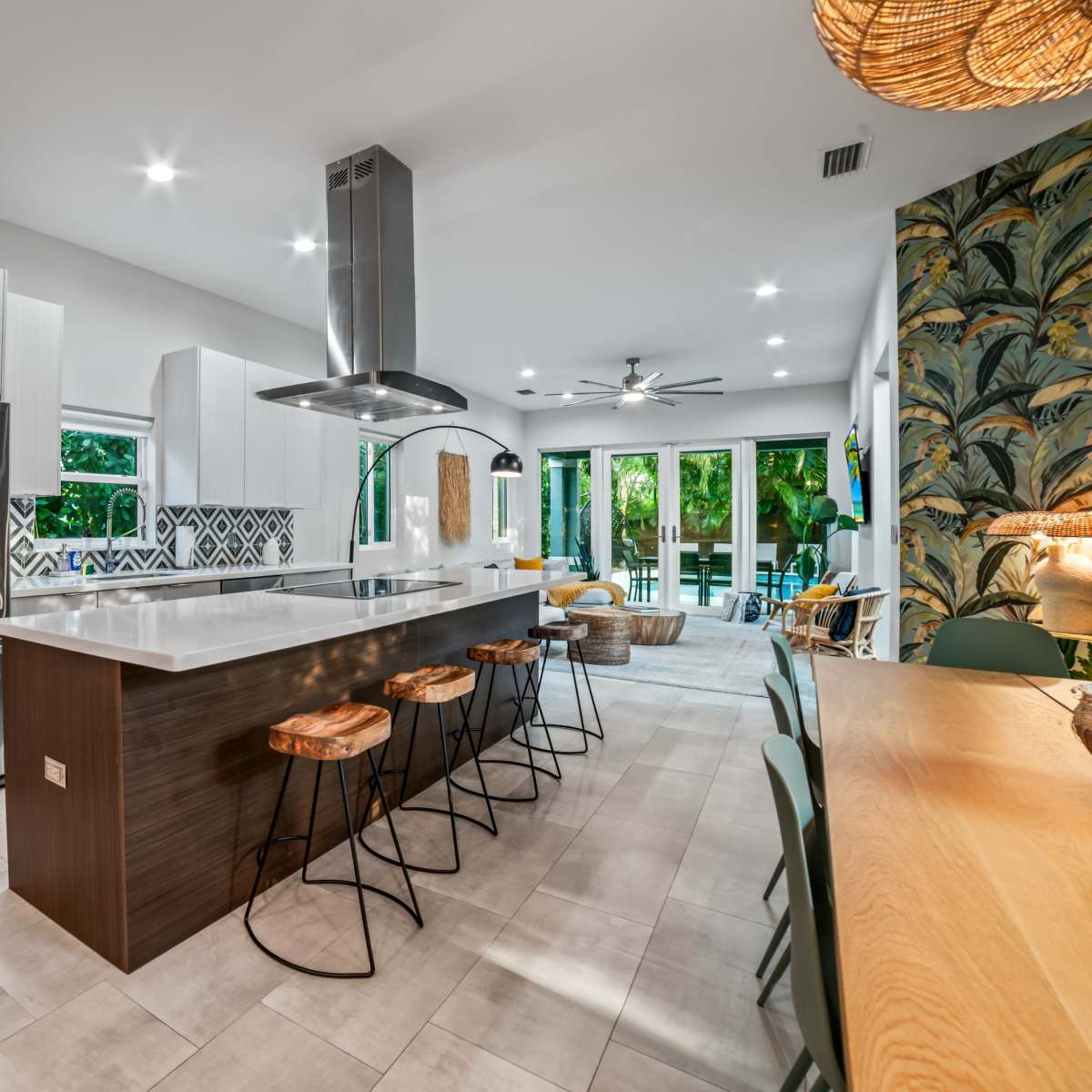 Oasis Kings Water + Ocean relaxing NEW Sleep 8 in Fort Lauderdale Image in Wynwood, Fort Lauderdale, FL