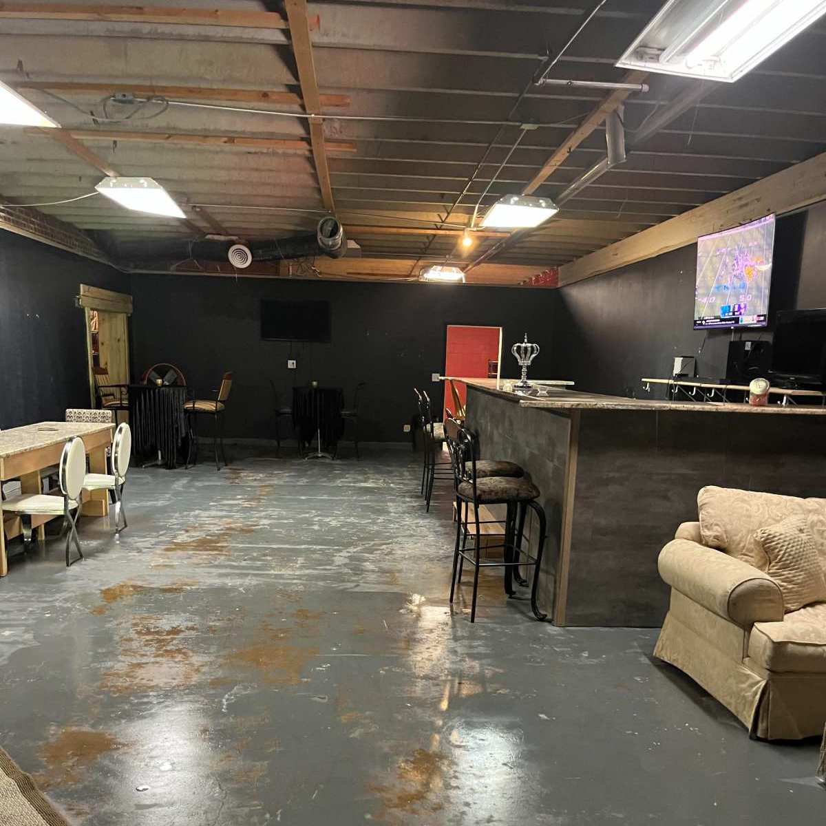Industrial, rustic, roomy in charlotte Image in Enderly Park, charlotte, NC