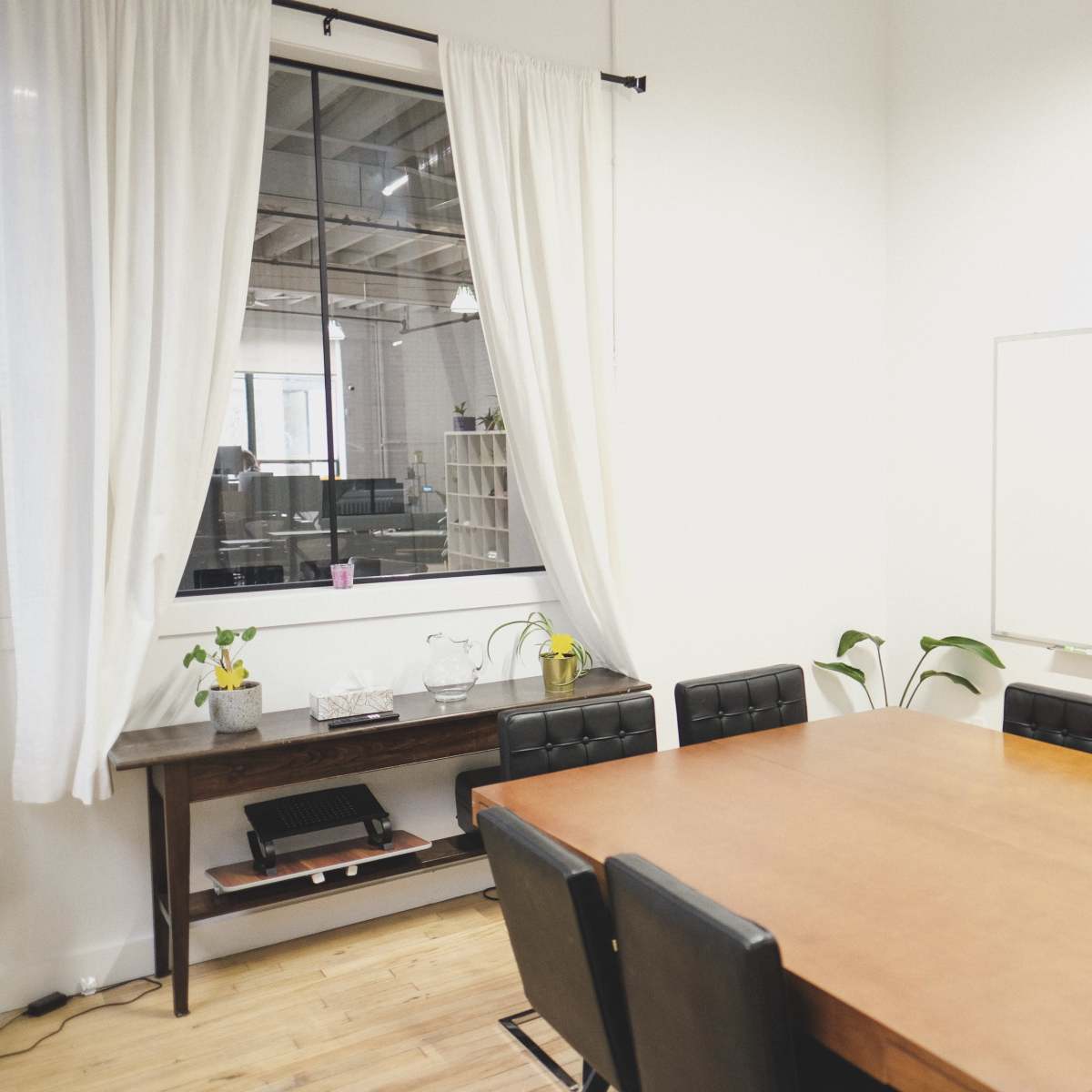 Boardroom in trendy Queen West neighbourhood in Toronto Image in Niagara, Toronto, ON