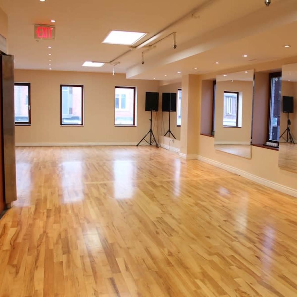 Versatile Multi-Use Studio Space on Bloor – Perfect for Events, Rehearsals, and More! in Toronto Image in Harbord Village, Toronto, ON