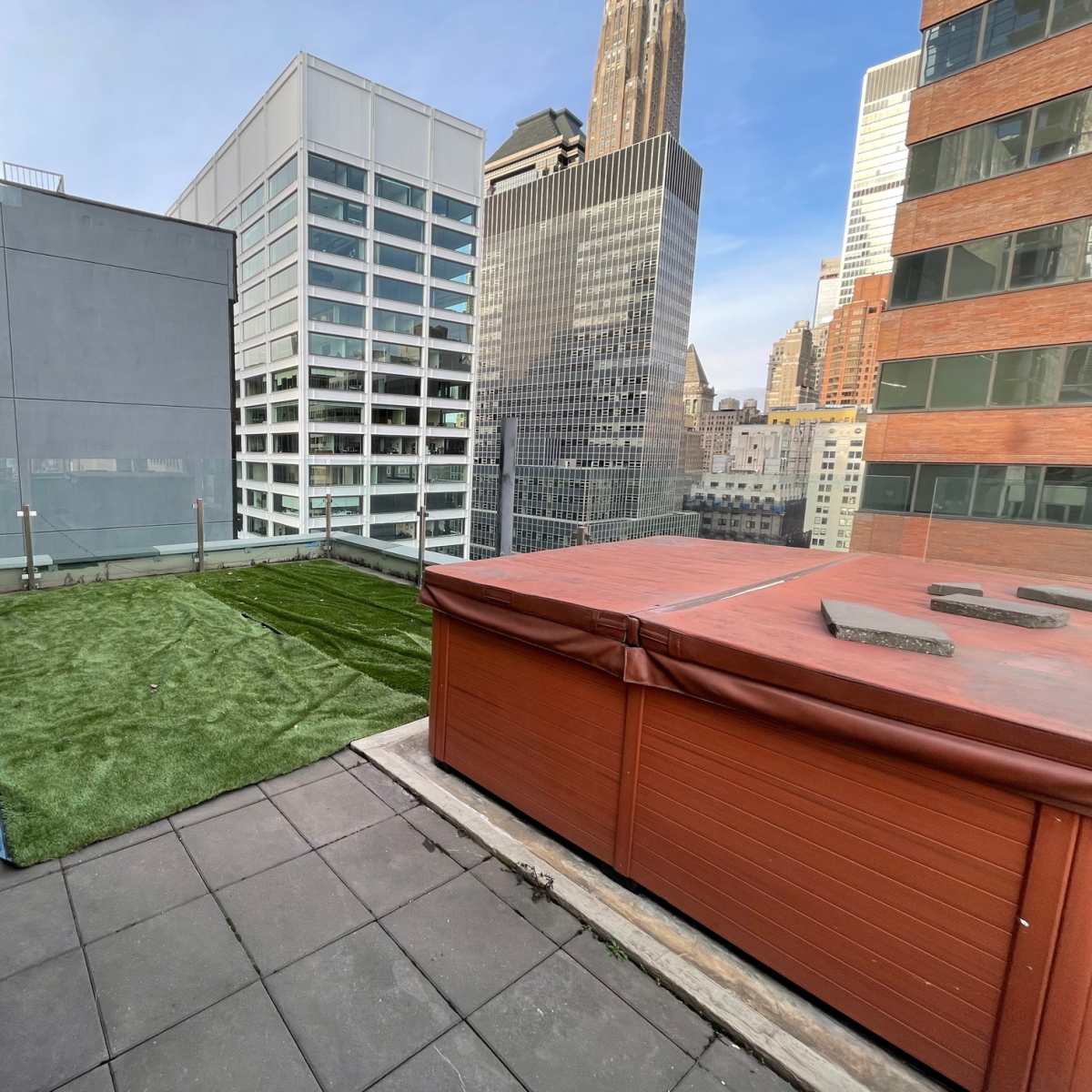 High Rooftop with Jacuzzi and Incredible Views of the River & Bridges ...