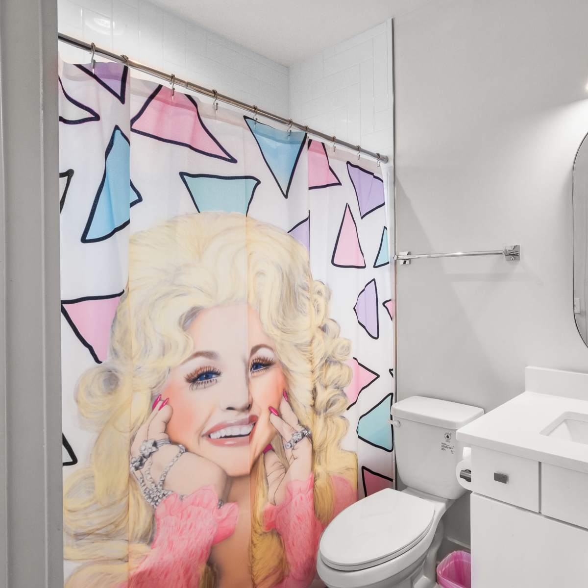 Ultimate Bach 10min to DT, Insta Walls Every Room in Nashville Image in Hadley/Washington, Nashville, TN