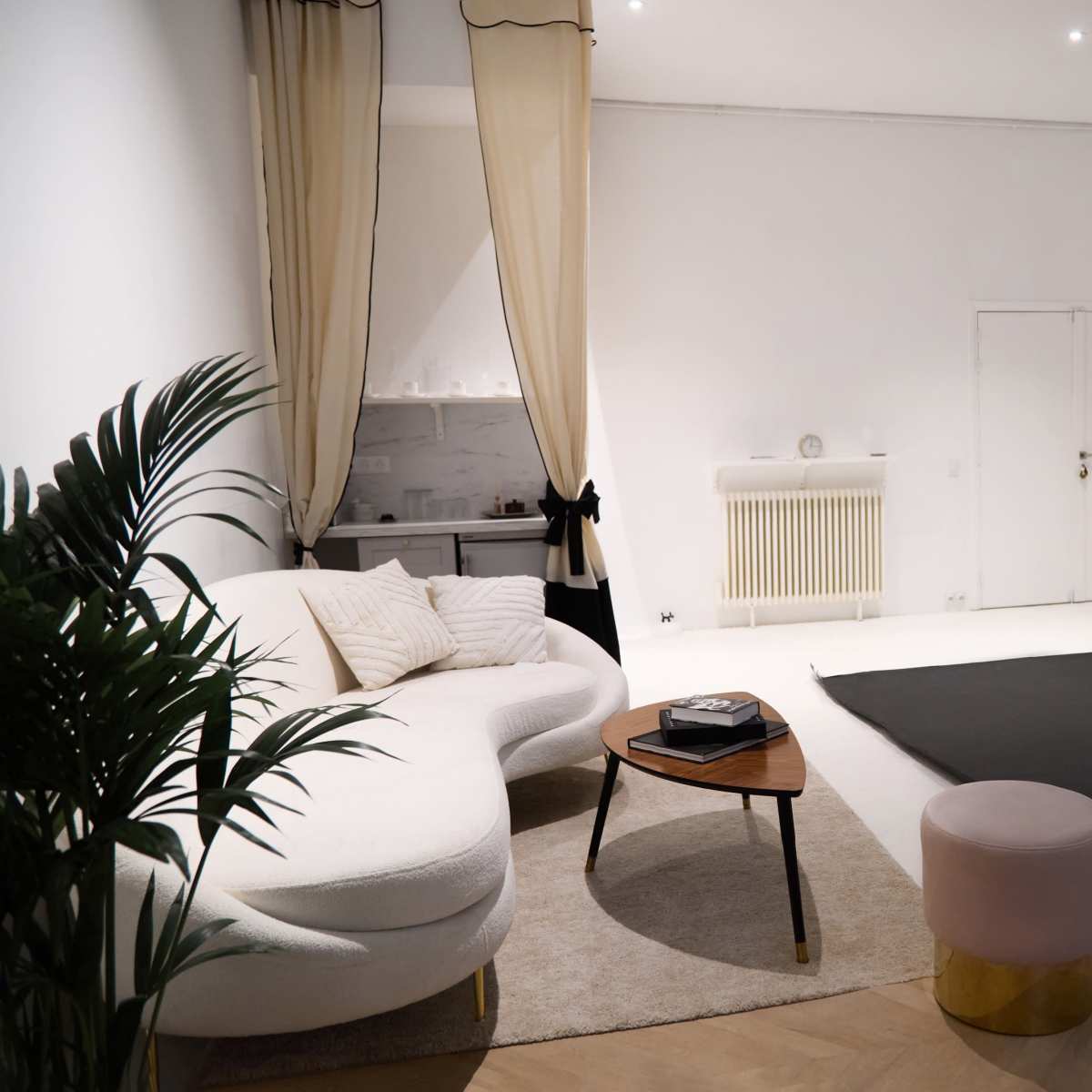 NEW! "Maestra" Studio Photo in Paris! in paris Image in Belleville, paris, 