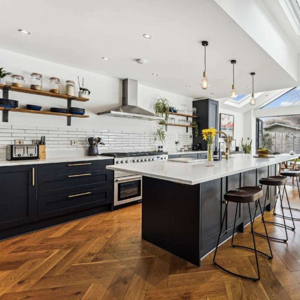 South West London modern and unique home with extension and bar, London